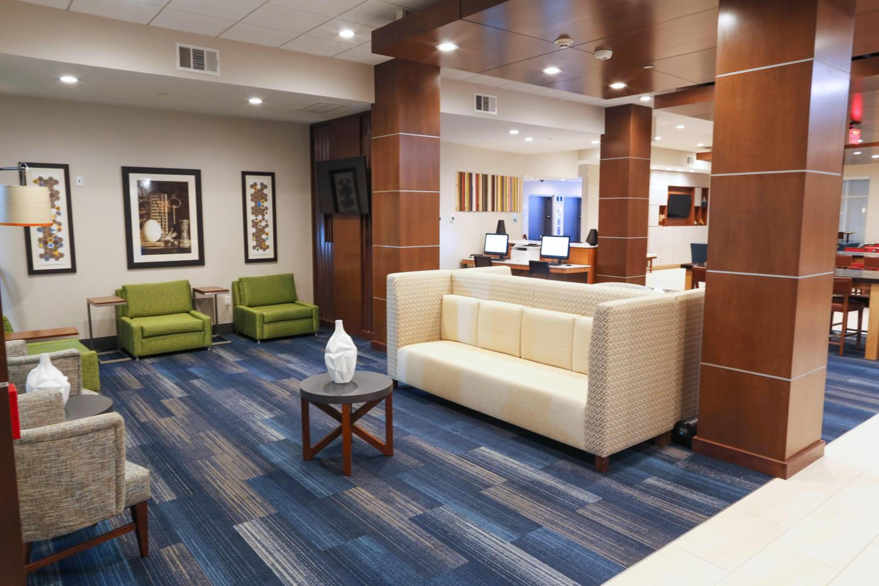 Holiday Inn Express Suites - Houston IAH - Beltway 8, an IHG Hotel - Property Image 35