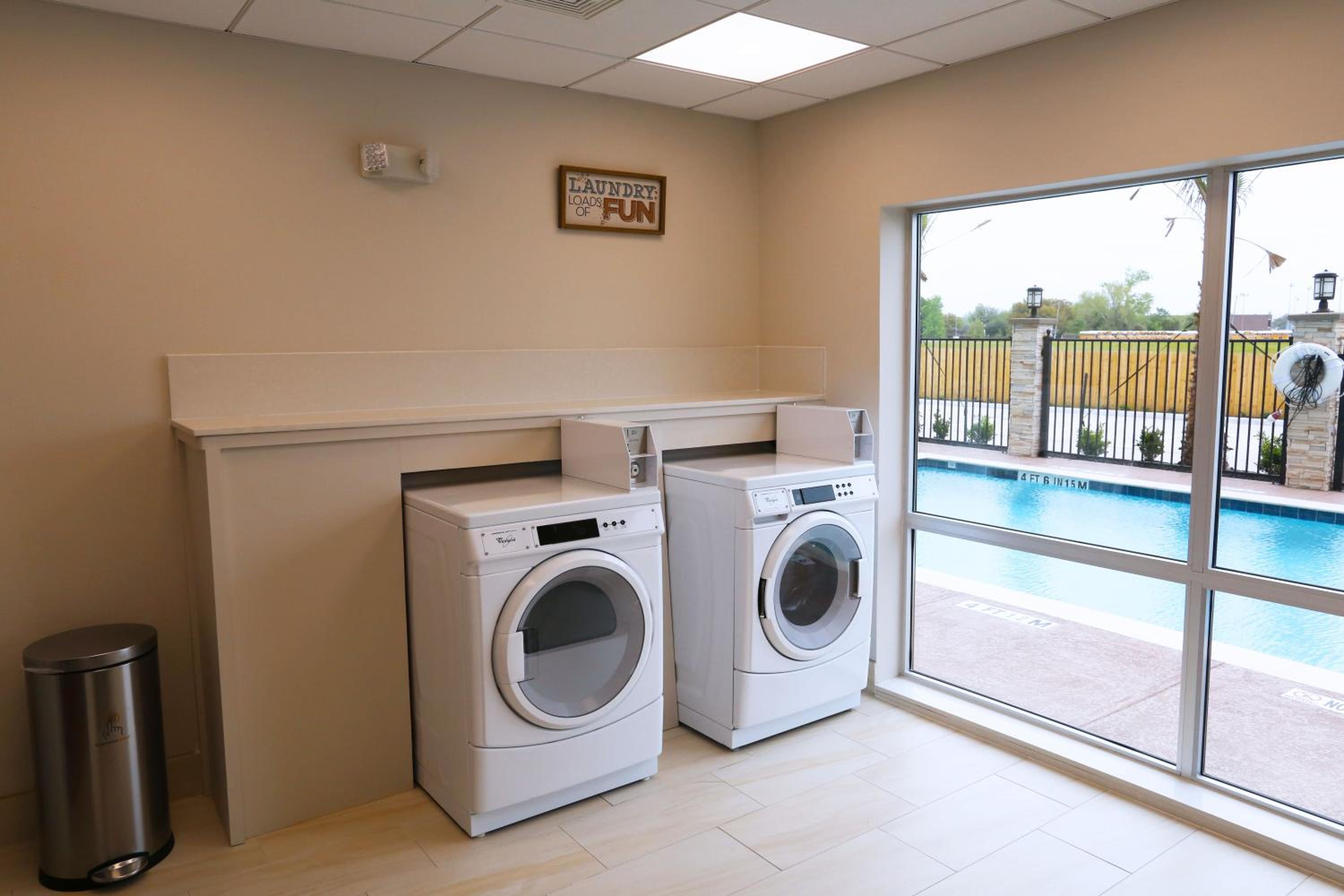 Holiday Inn Express Suites - Houston IAH - Beltway 8, an IHG Hotel - Property Image 38