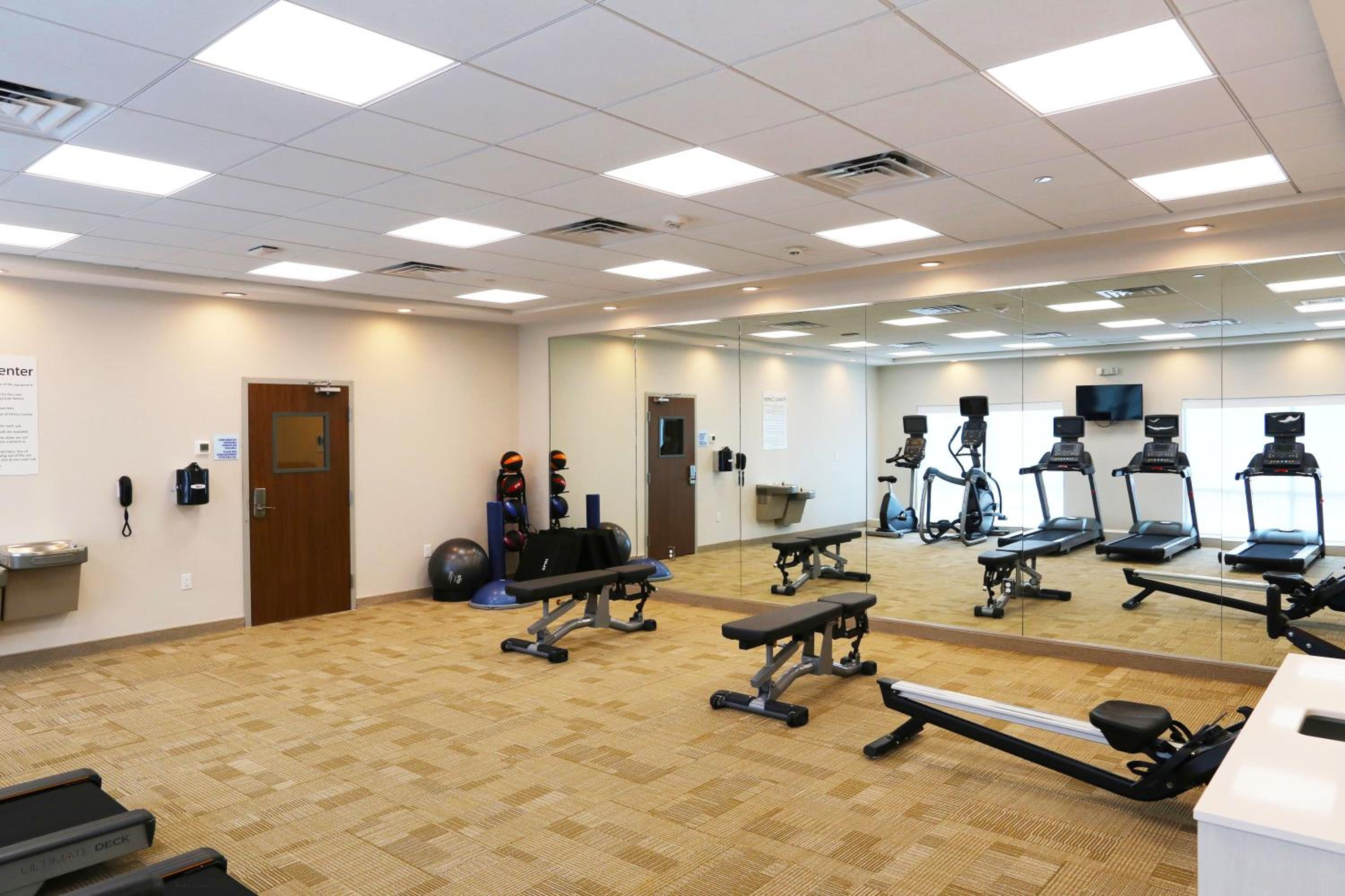 Holiday Inn Express Suites - Houston IAH - Beltway 8, an IHG Hotel - Property Image 34