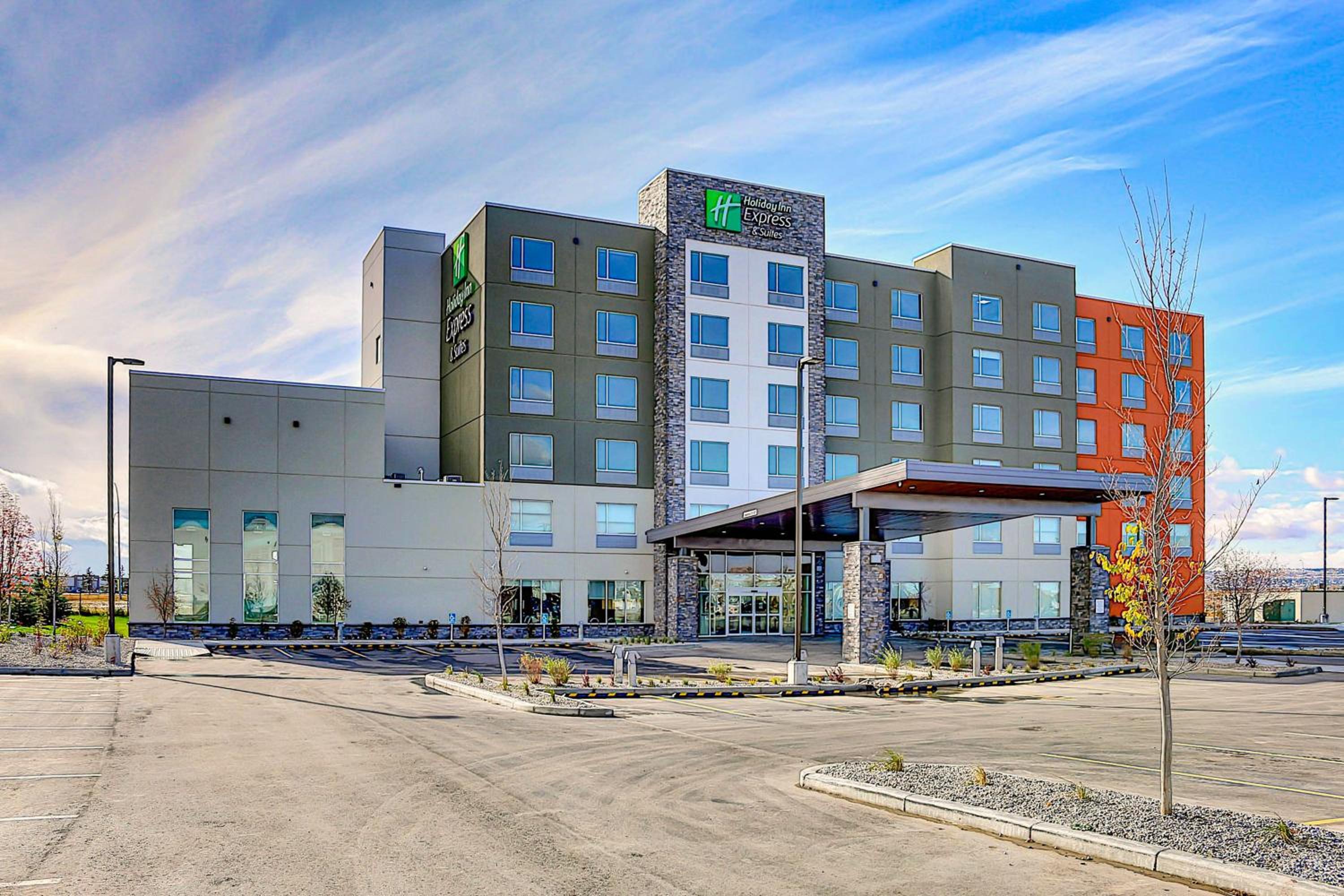 Hotel Holiday Inn Express & Suites - Calgary Airport Trail NE, an IHG Hotel - Image 1