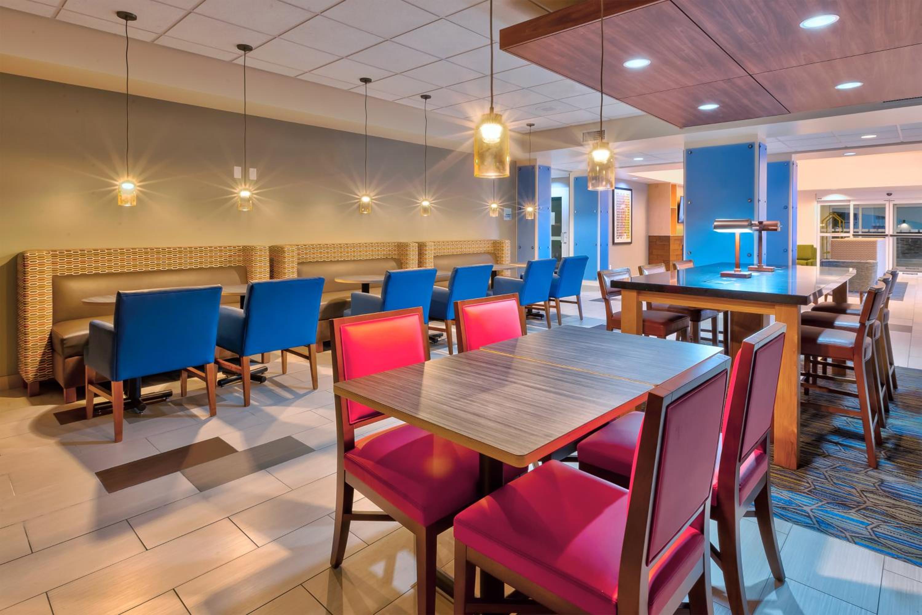 Effingham Vacations - Holiday Inn Express  Suites - Effingham, an IHG Hotel - Property Image 4