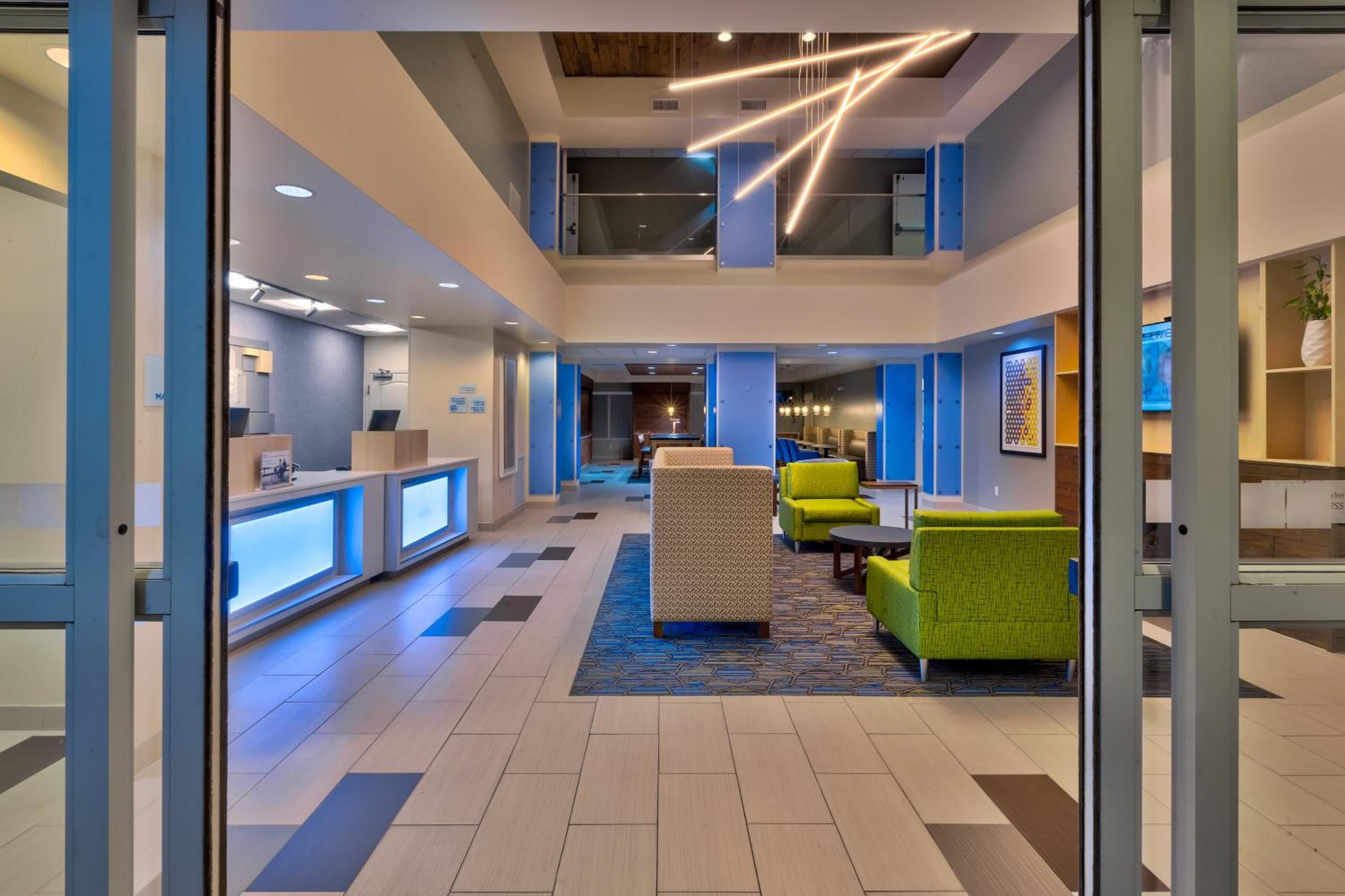 Effingham Vacations - Holiday Inn Express  Suites - Effingham, an IHG Hotel - Property Image 11