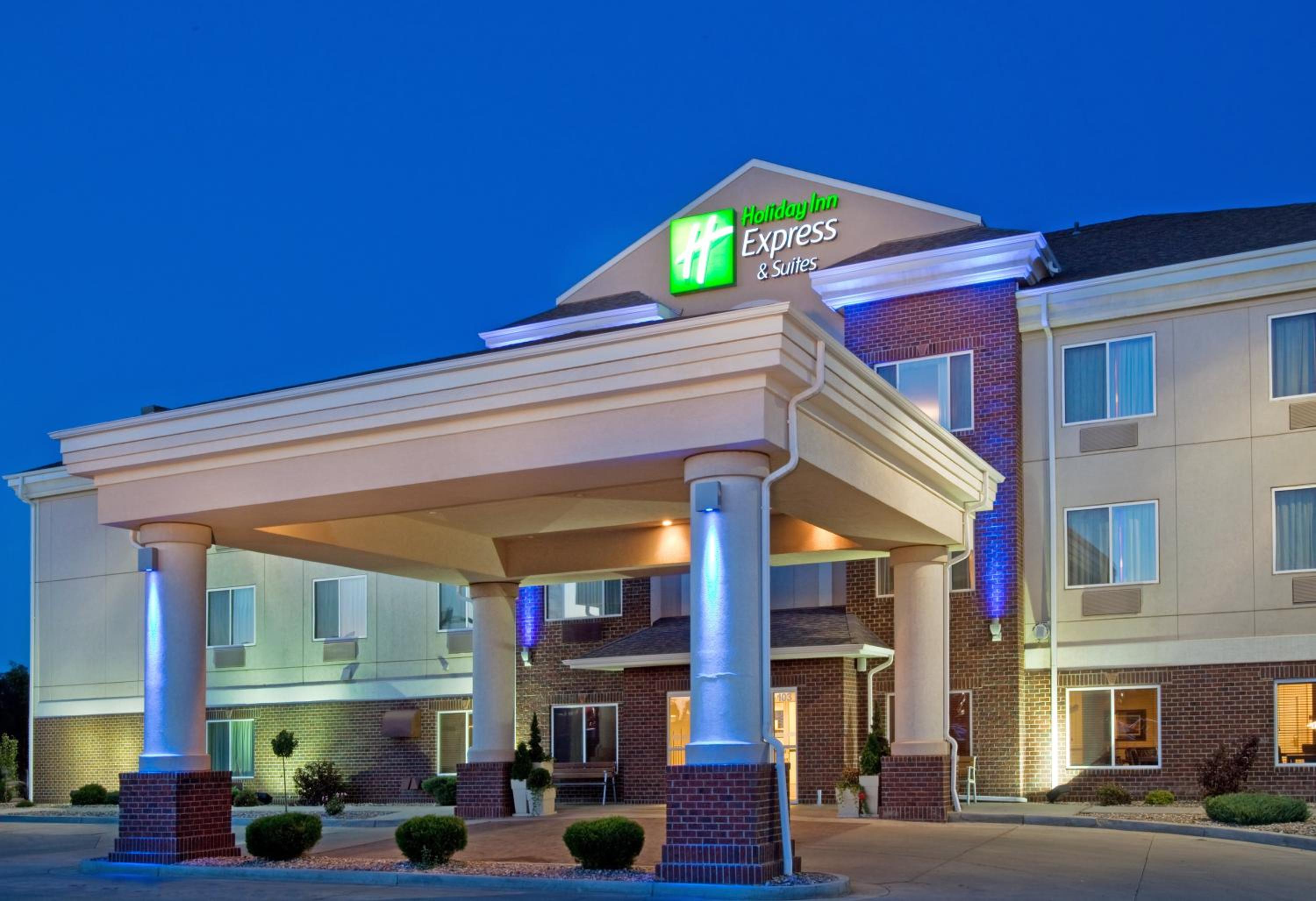 Dickinson Vacations - Holiday Inn Express  Suites - Dickinson, an IHG Hotel - Property Image 1