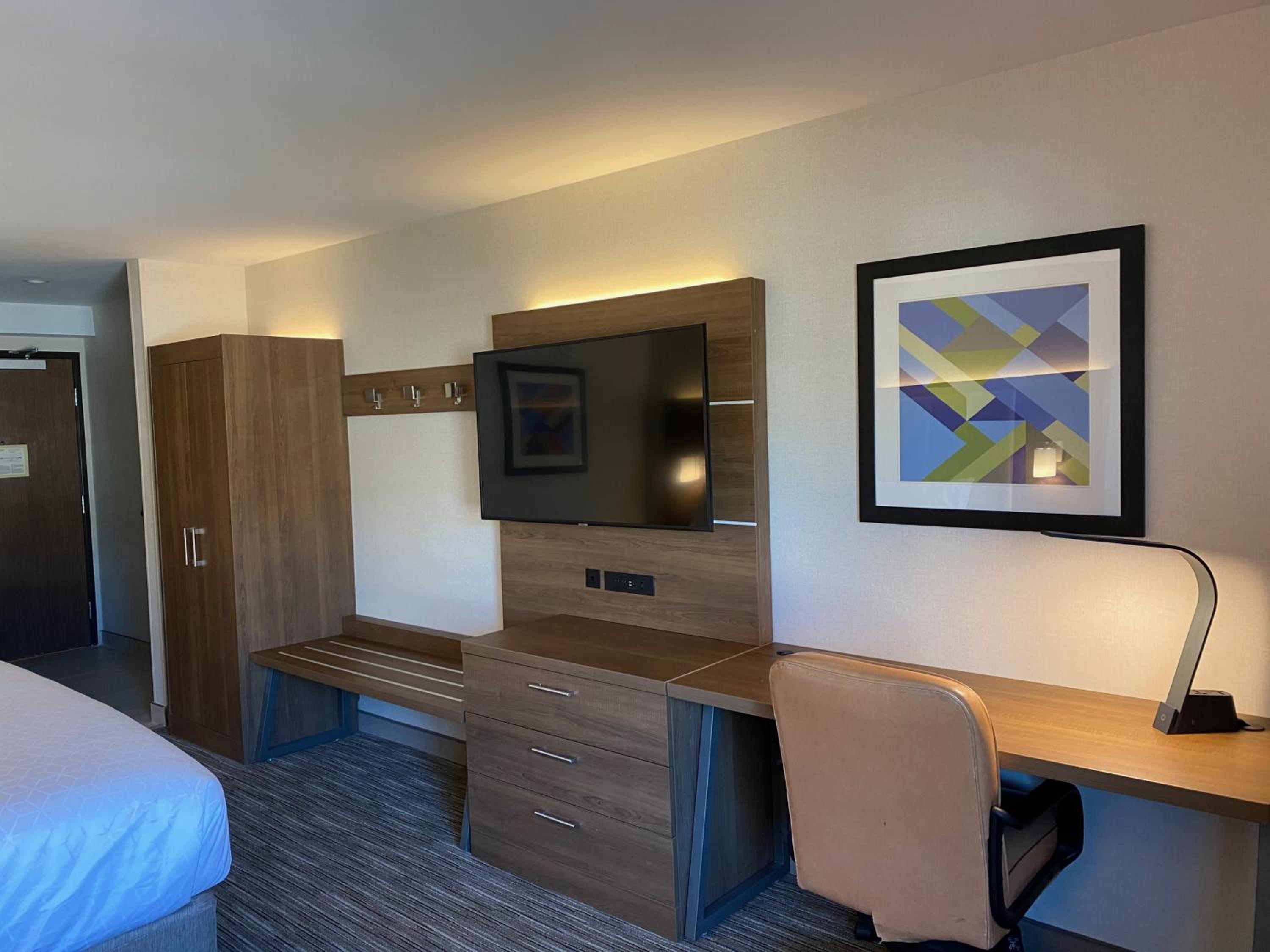 Holiday Inn Express Suites Chatsworth, an IHG Hotel - Property Image 41