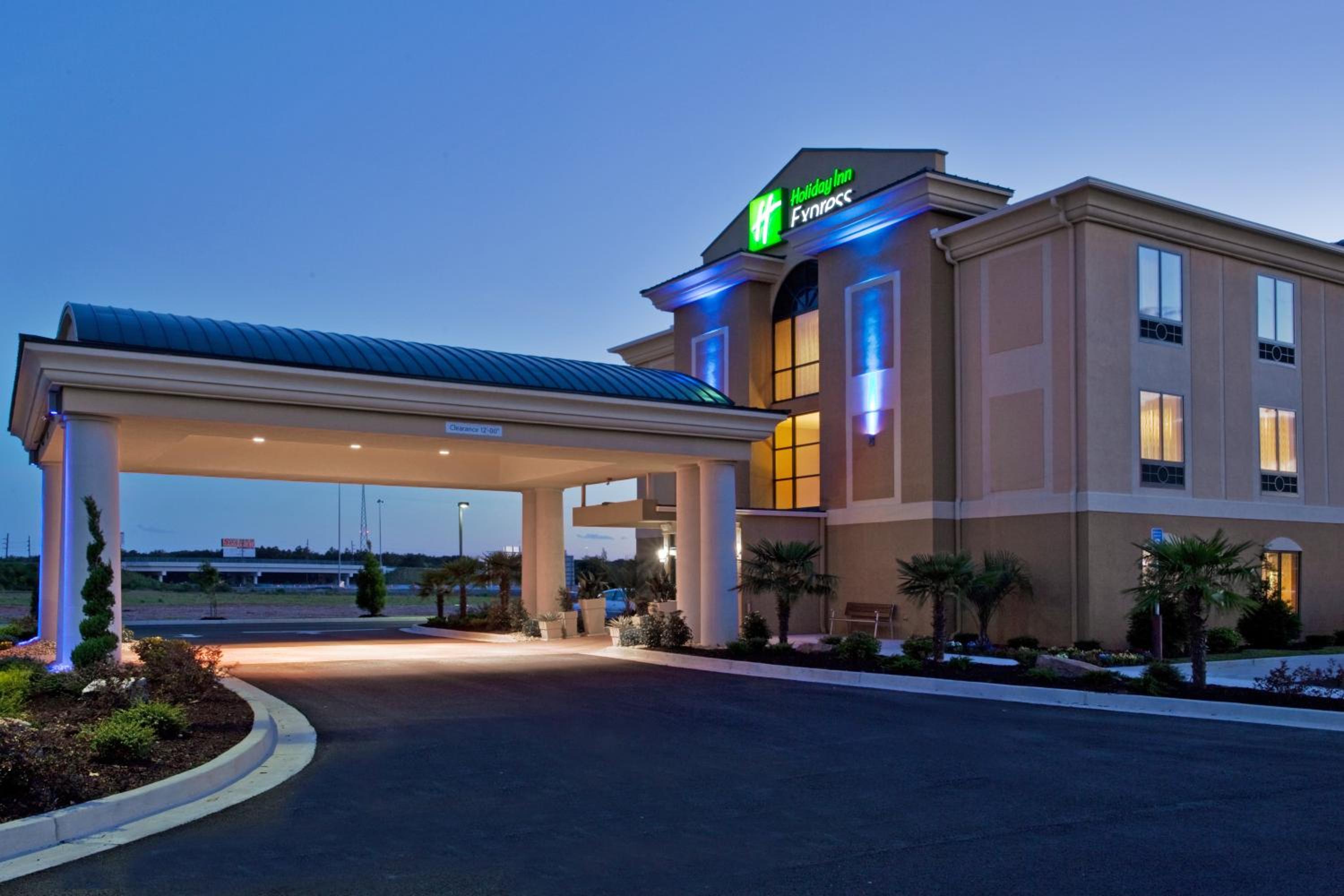 Cordele Vacations - Holiday Inn Express Hotel  Suites Cordele North, an IHG Hotel - Property Image 4