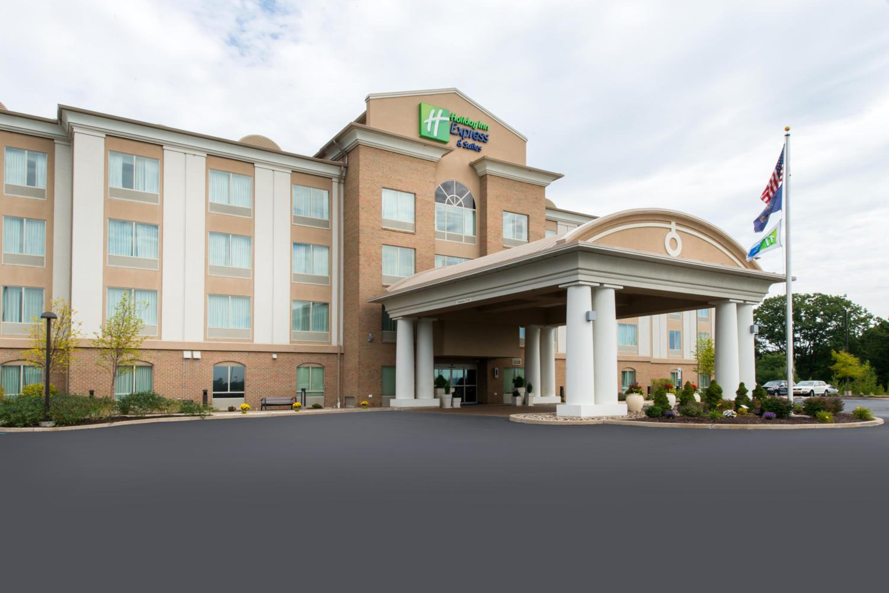 Scranton Vacations - Holiday Inn Express and Suites Dickson City, an IHG Hotel - Property Image 3