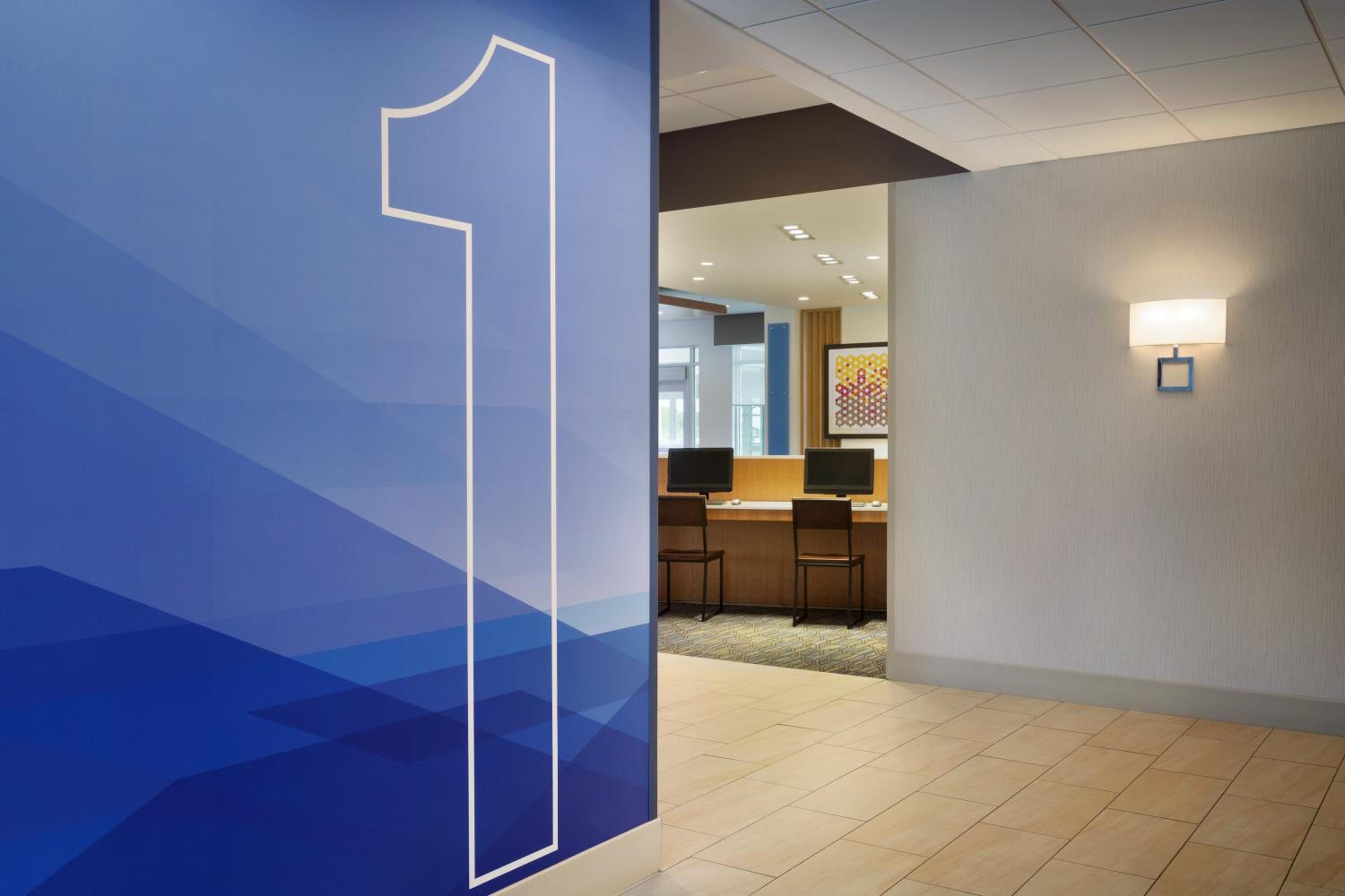 Kokomo Vacations - Holiday Inn Express  Suites - Kokomo South, an IHG Hotel - Property Image 11