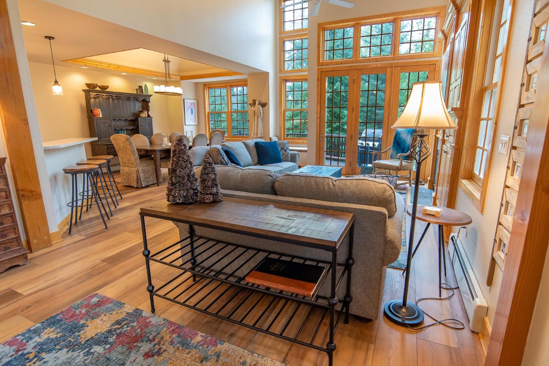 White Wolf Mountain Air Townhome: Elegant Retreat