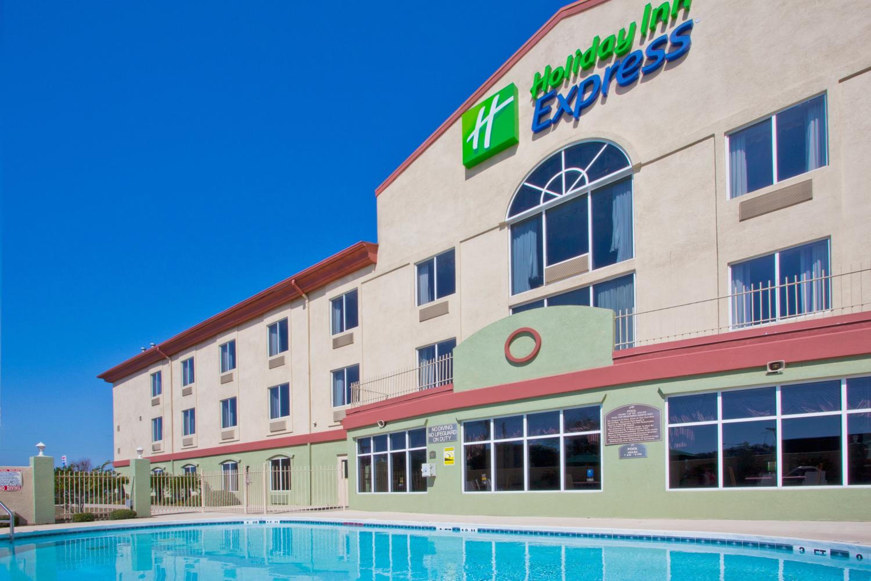Holiday Inn Express Hotel  Suites Live Oak, an IHG Hotel - Property Image 17