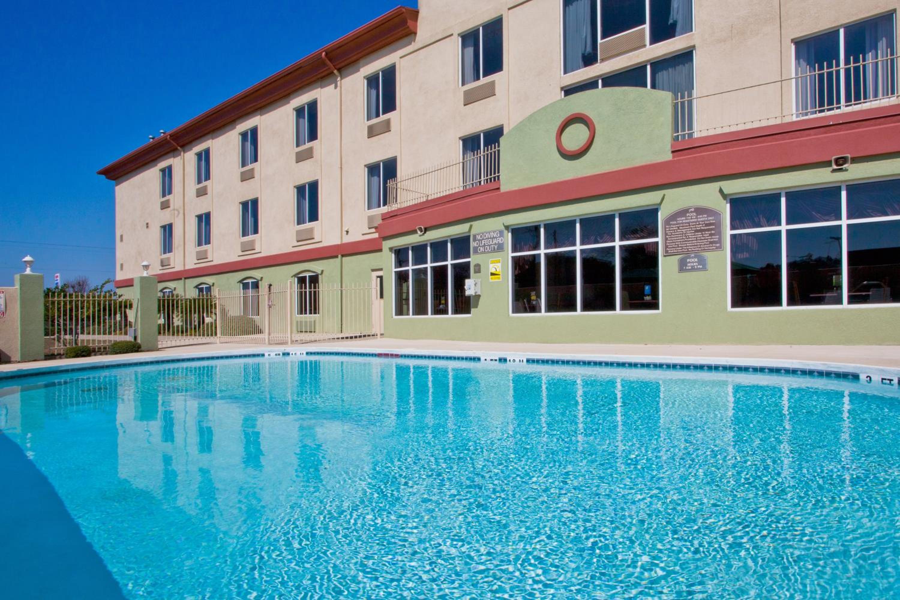 Holiday Inn Express Hotel  Suites Live Oak, an IHG Hotel - Property Image 2