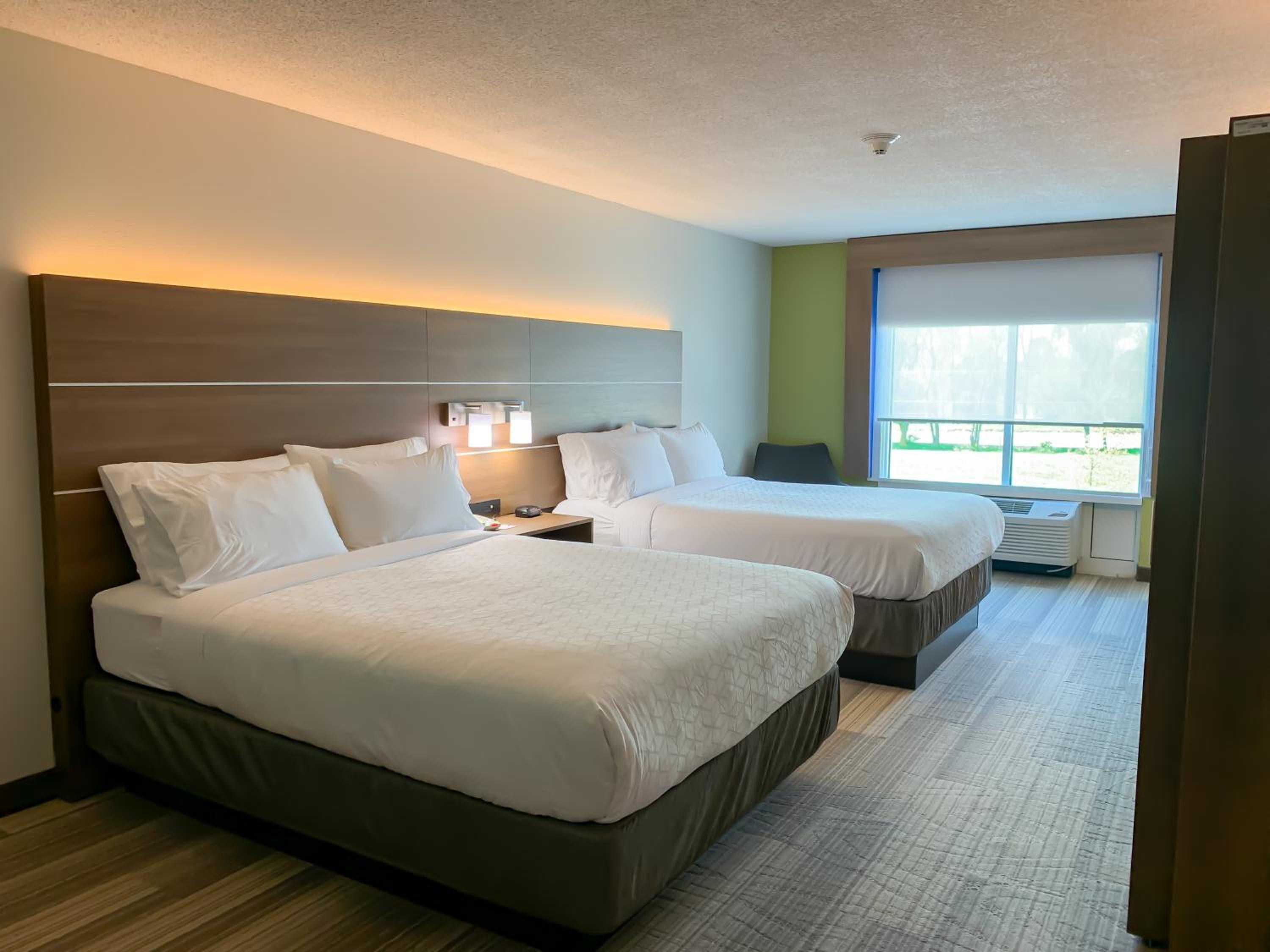 Lexington Vacations - Holiday Inn Express Suites Lexington Downtown Area-Keeneland, an IHG Hotel - Property Image 11