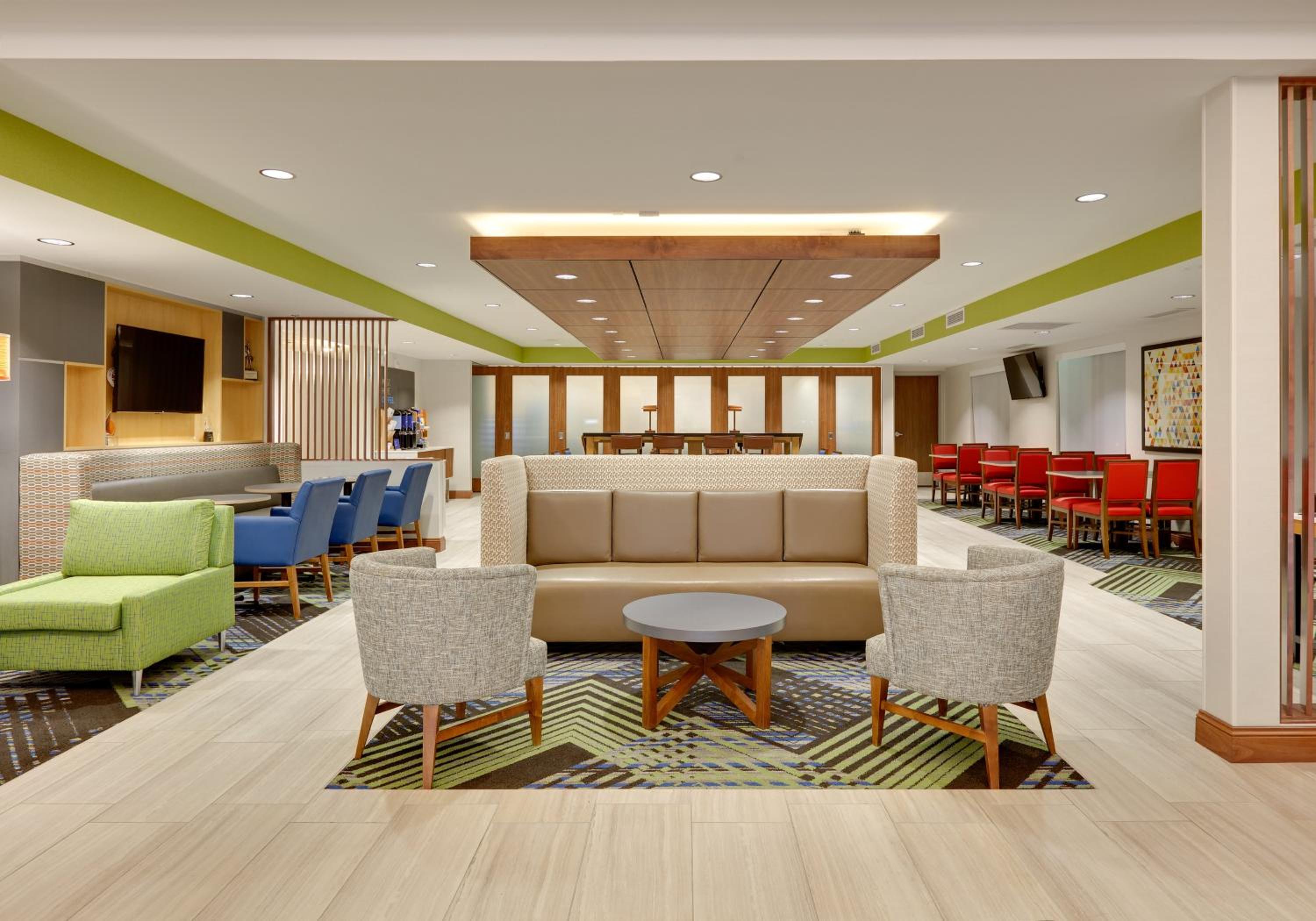 Mitchell Vacations - Holiday Inn Express  Suites Mitchell, an IHG Hotel - Property Image 3