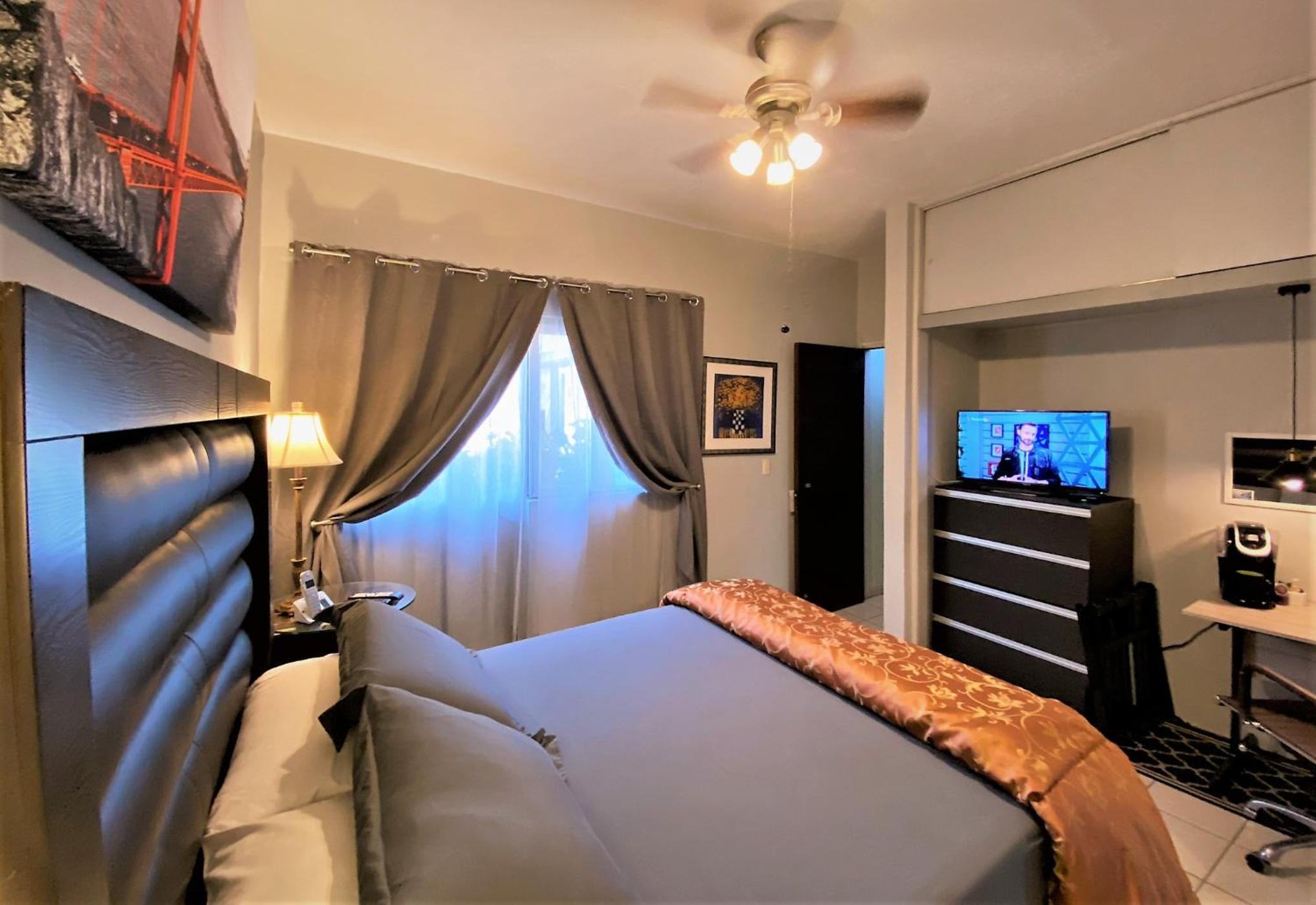 Dickinson Guest House, Guadalajara Expo