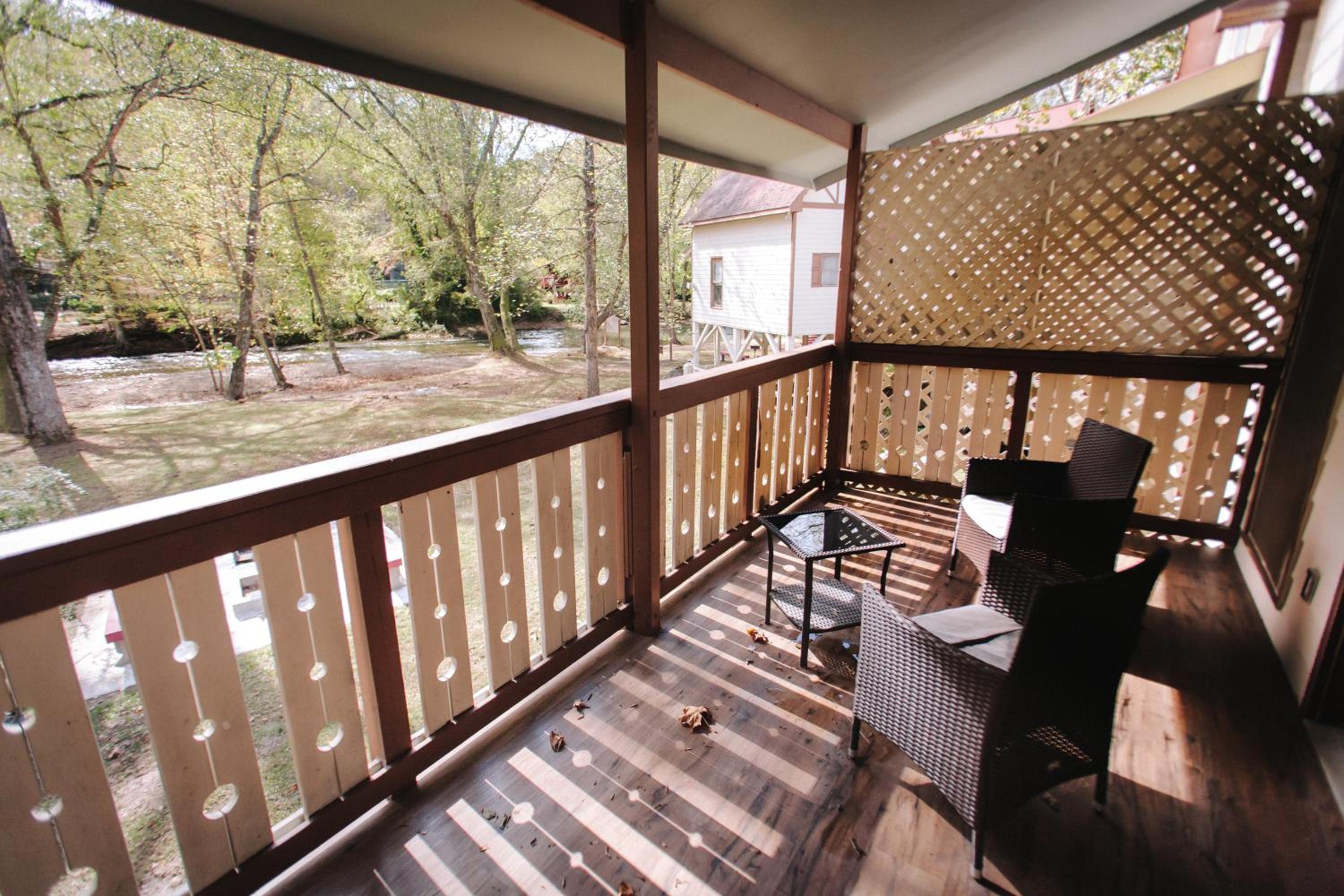 Riverbend Motel & Cabins