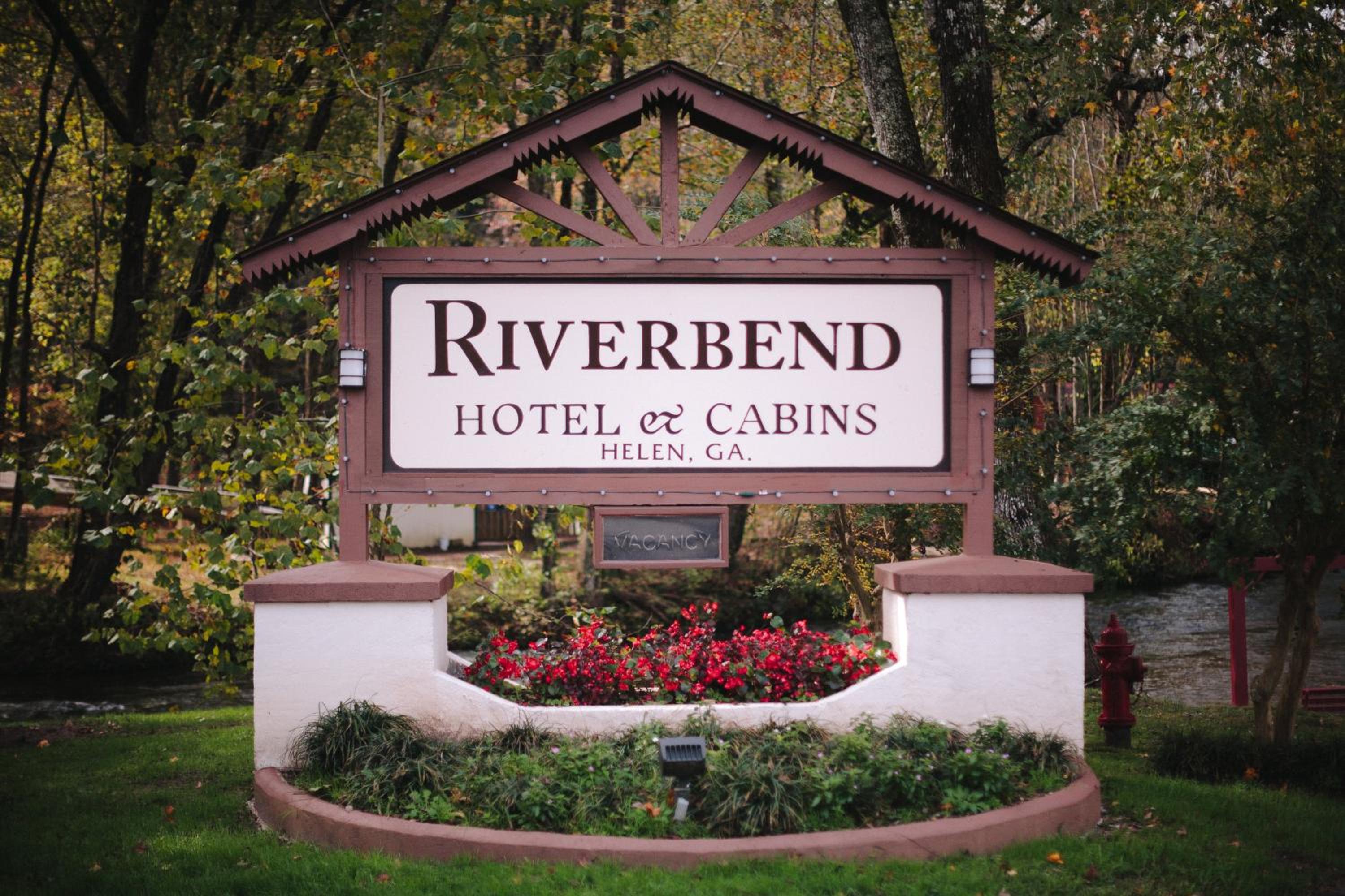 Riverbend Motel & Cabins