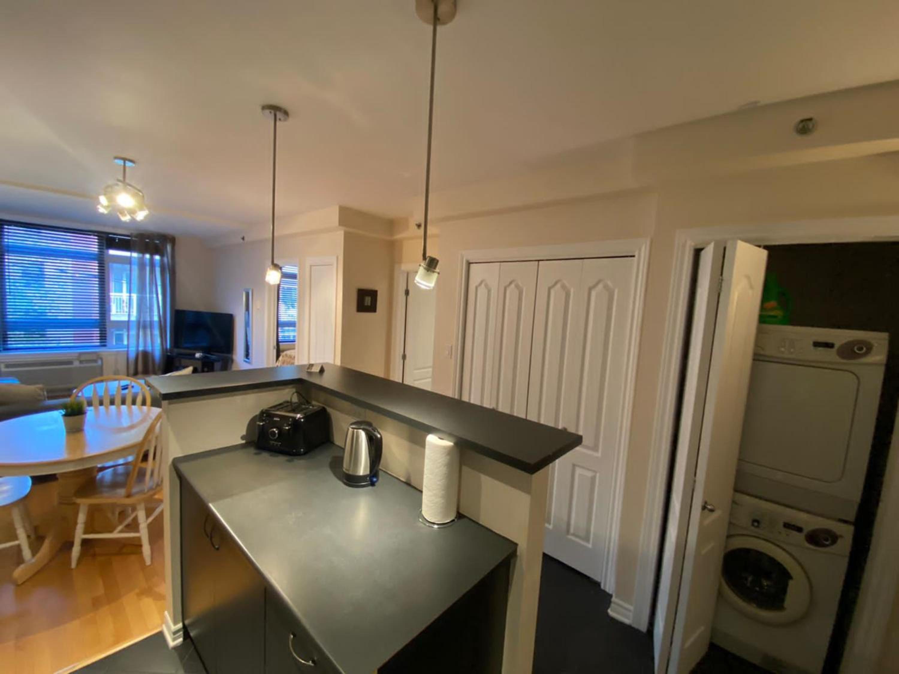 ApartHotelMontreal by Les Terrasses Saint Urbain 2225I2