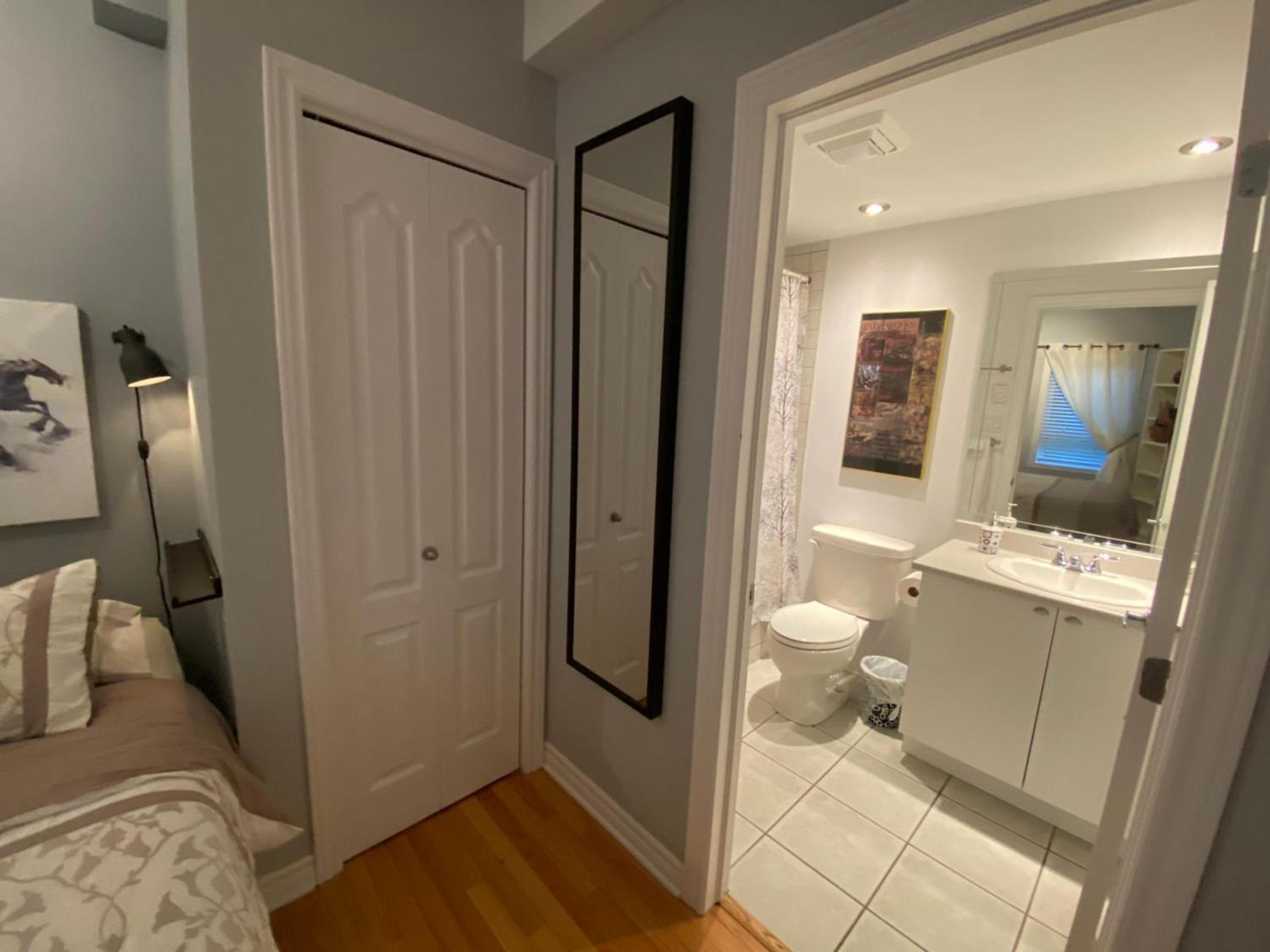 ApartHotelMontreal by Les Terrasses Saint Urbain 2225I2