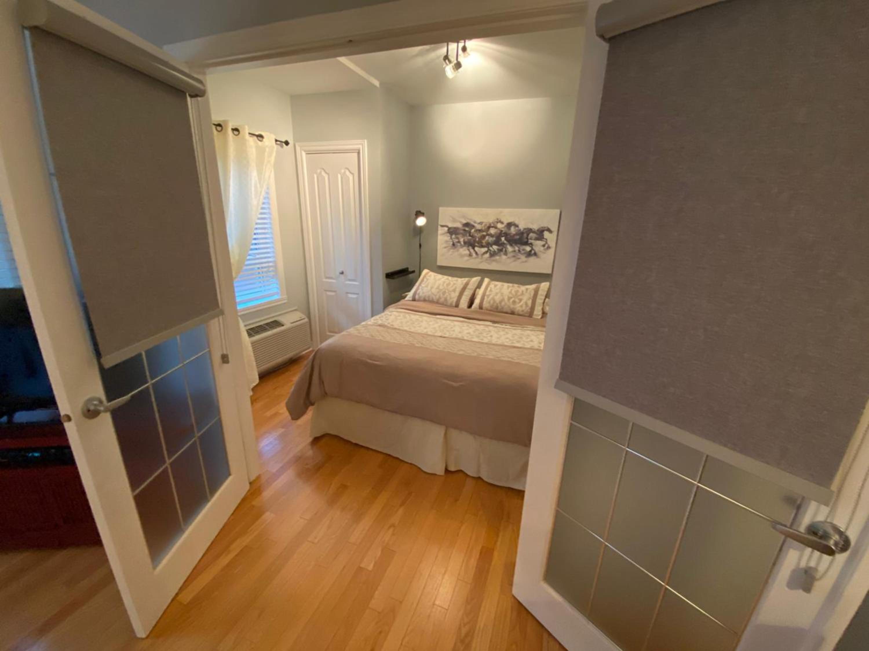 ApartHotelMontreal by Les Terrasses Saint Urbain 2225I2