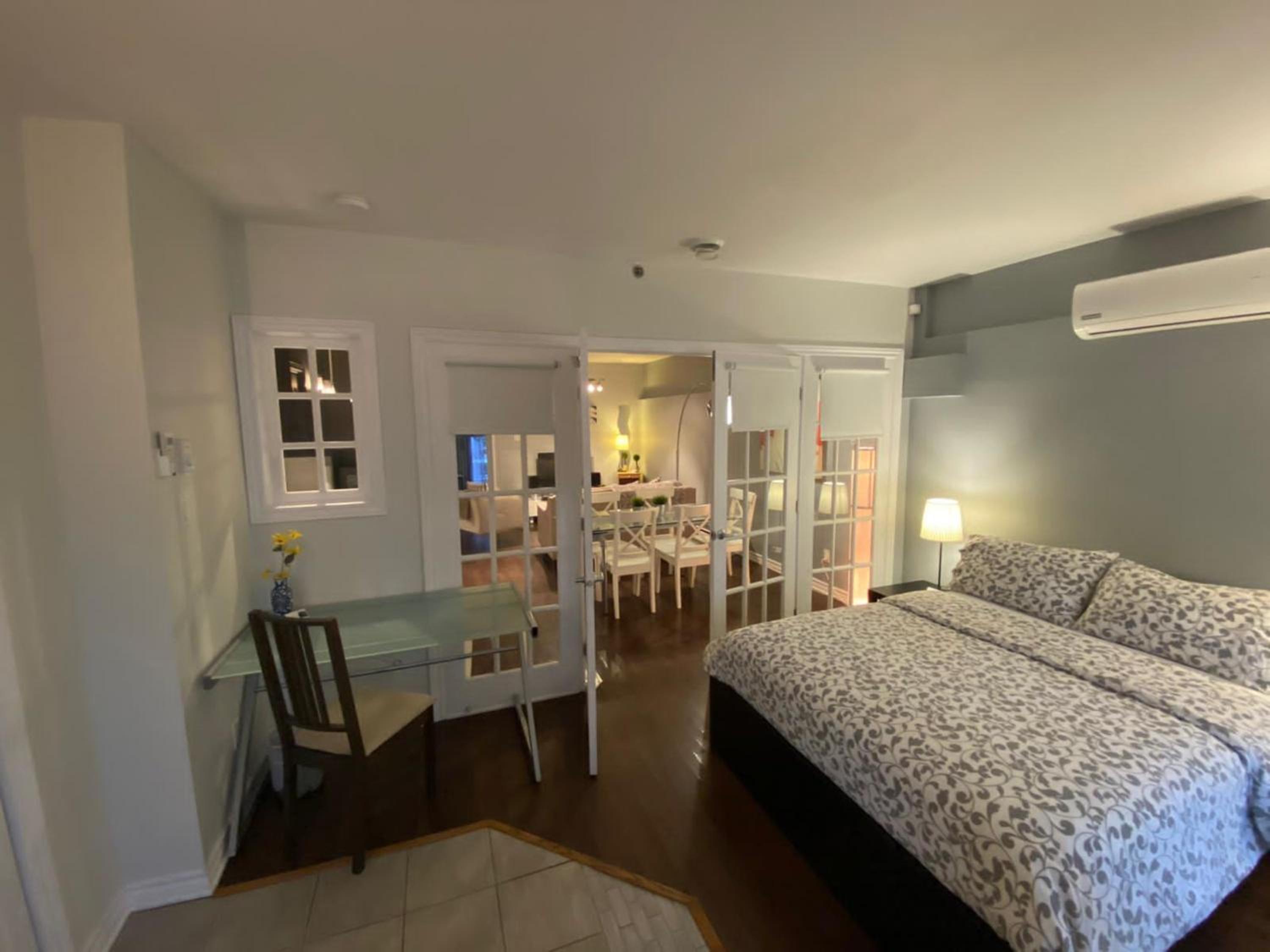 ApartHotelMontreal by Les Terrasses Saint Urbain 2225I2