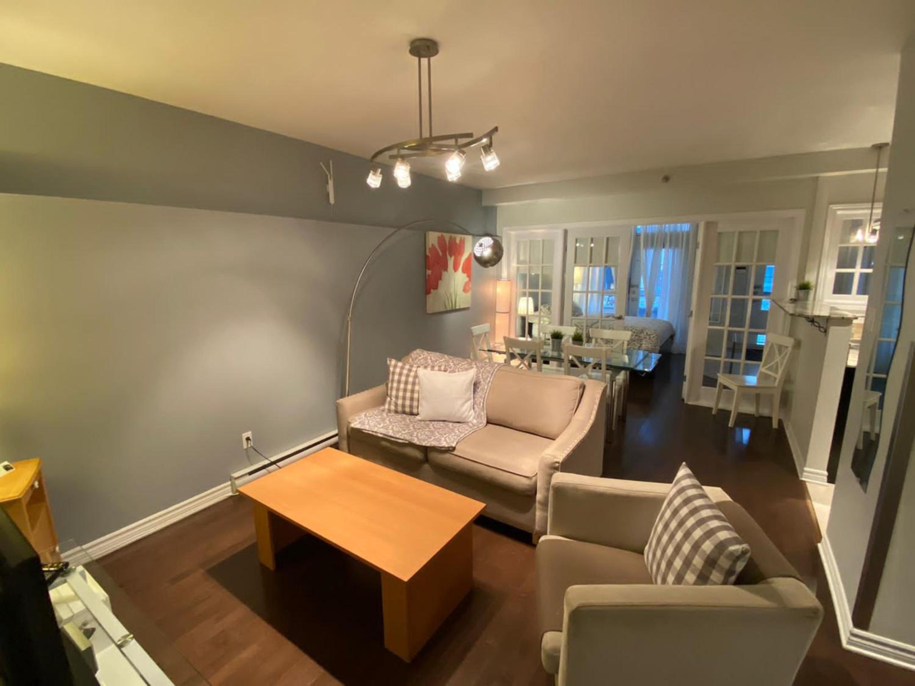 ApartHotelMontreal by Les Terrasses Saint Urbain 2225I2