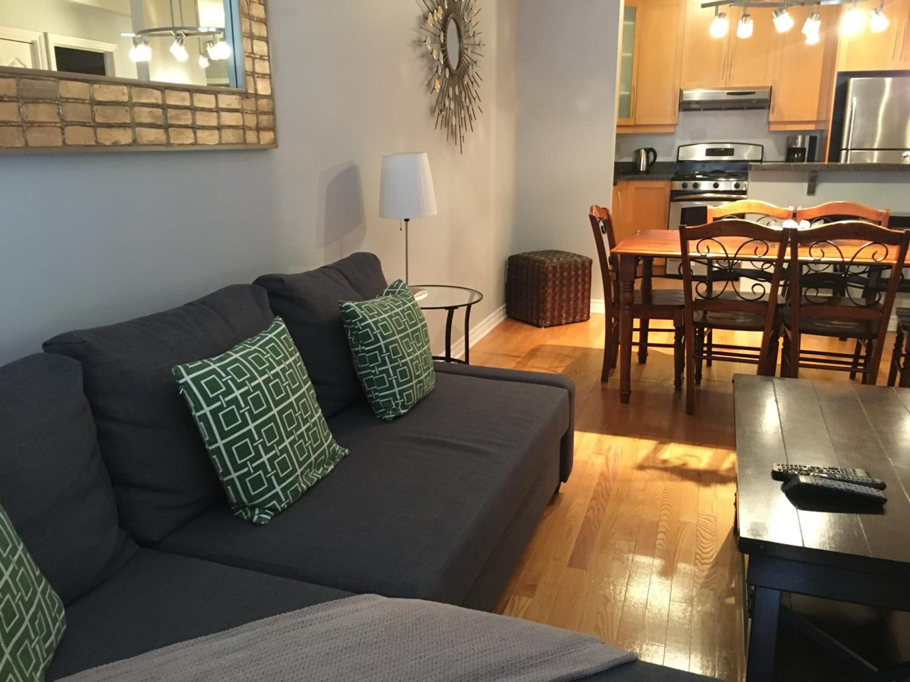 ApartHotelMontreal by Les Terrasses Saint Urbain 2225I2
