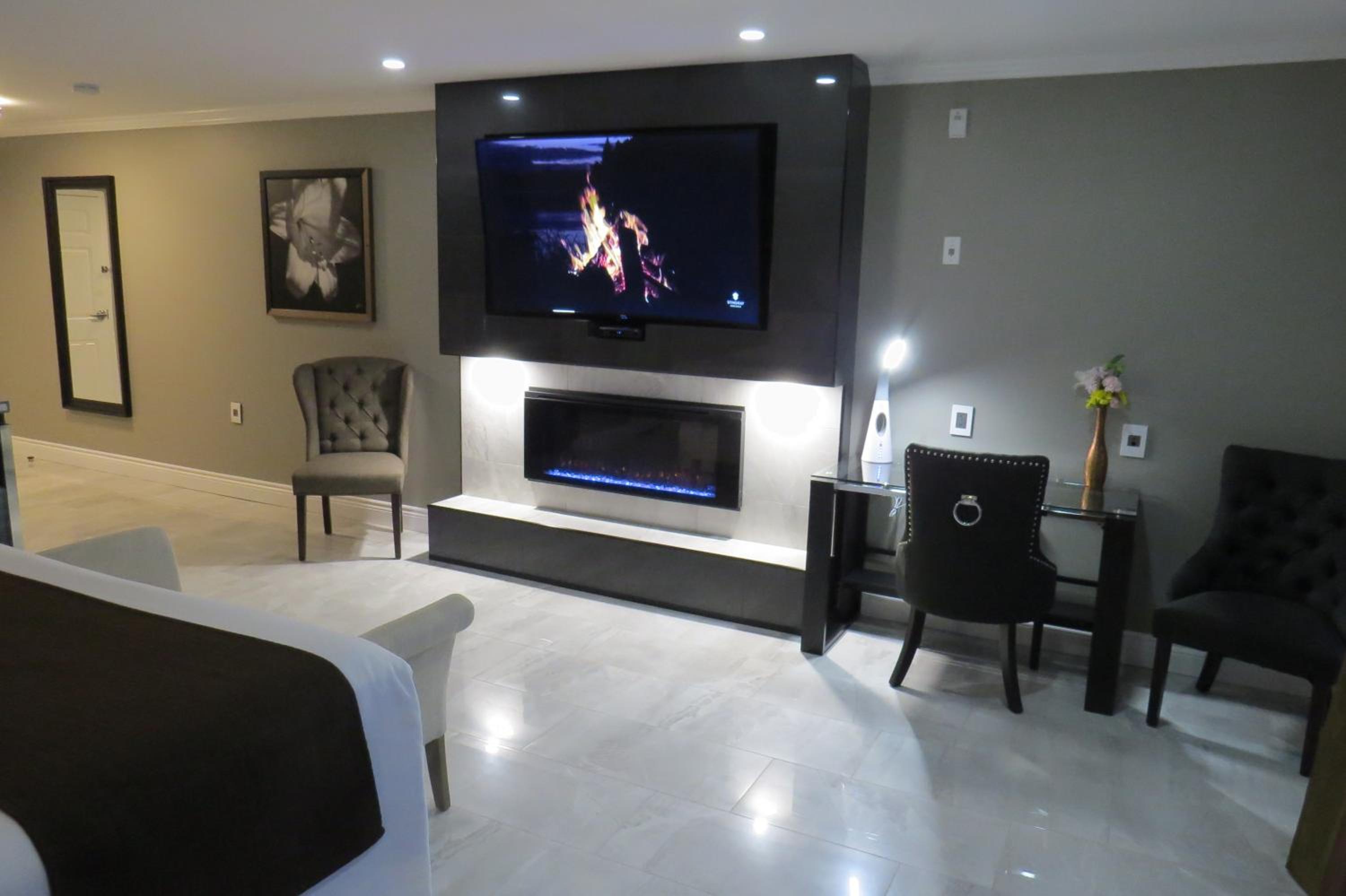 Dockside Suites