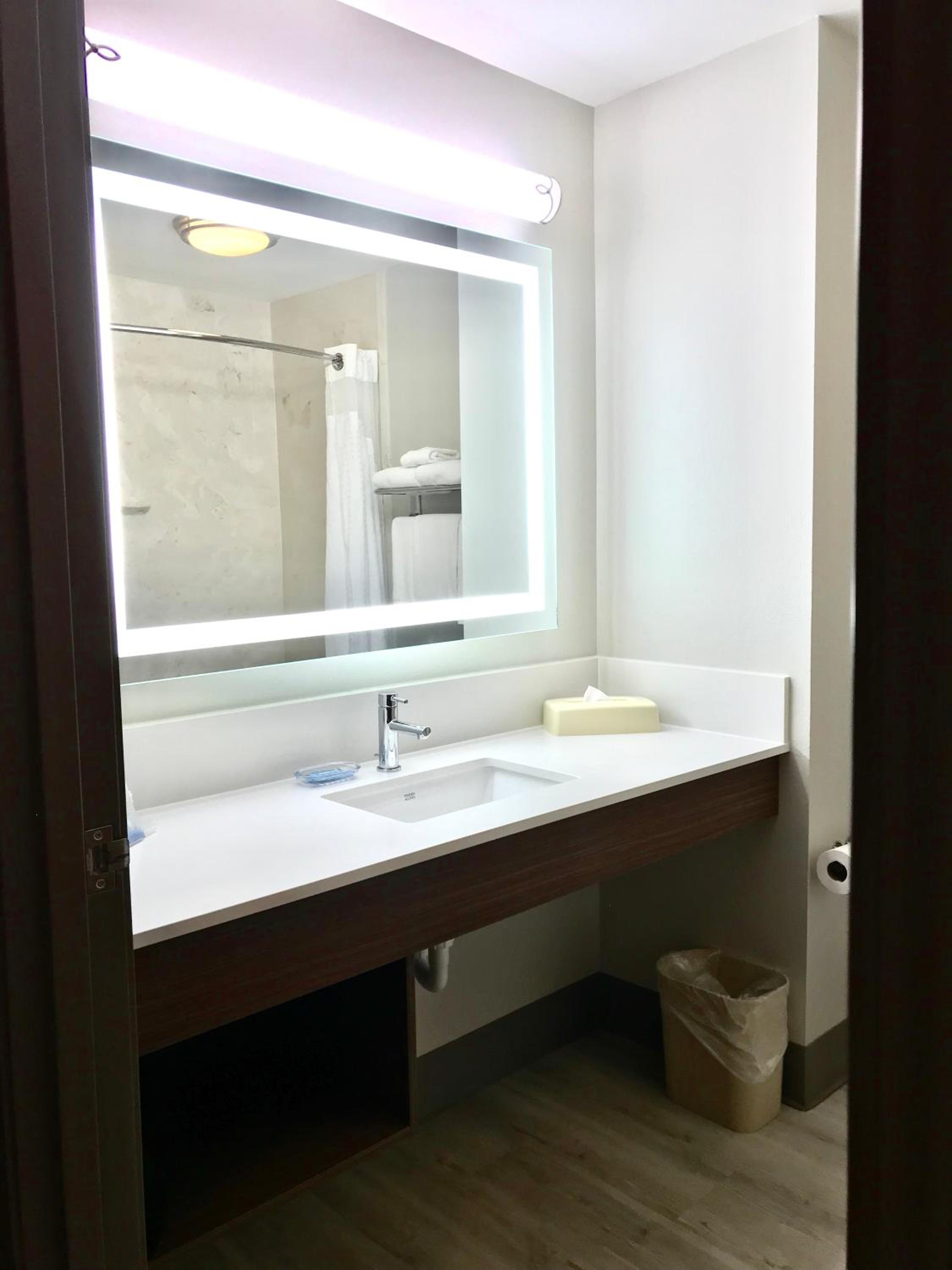 Somerset Vacations - Holiday Inn Express Hotel  Suites Somerset Central, an IHG Hotel - Property Image 53