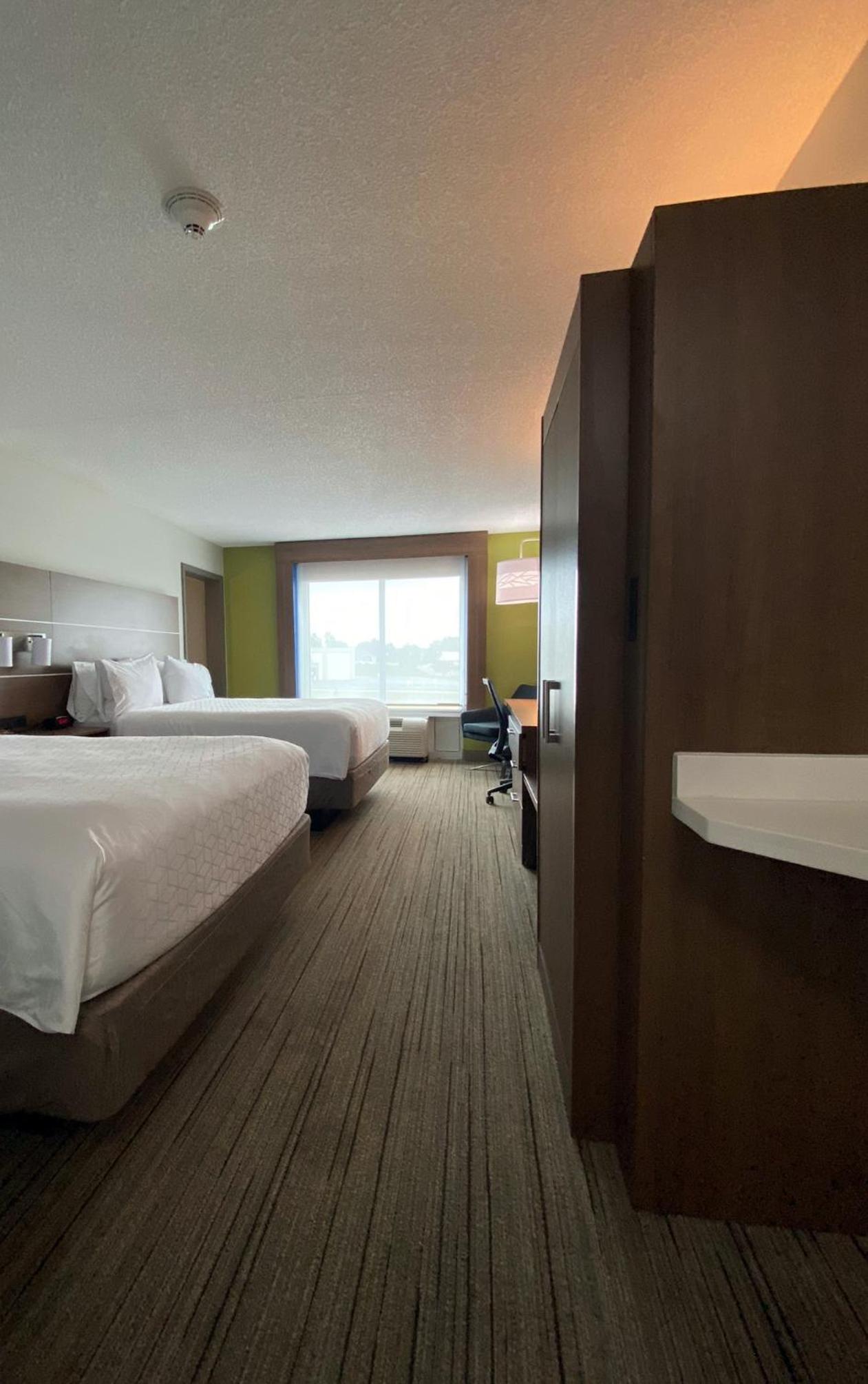 Somerset Vacations - Holiday Inn Express Hotel  Suites Somerset Central, an IHG Hotel - Property Image 55