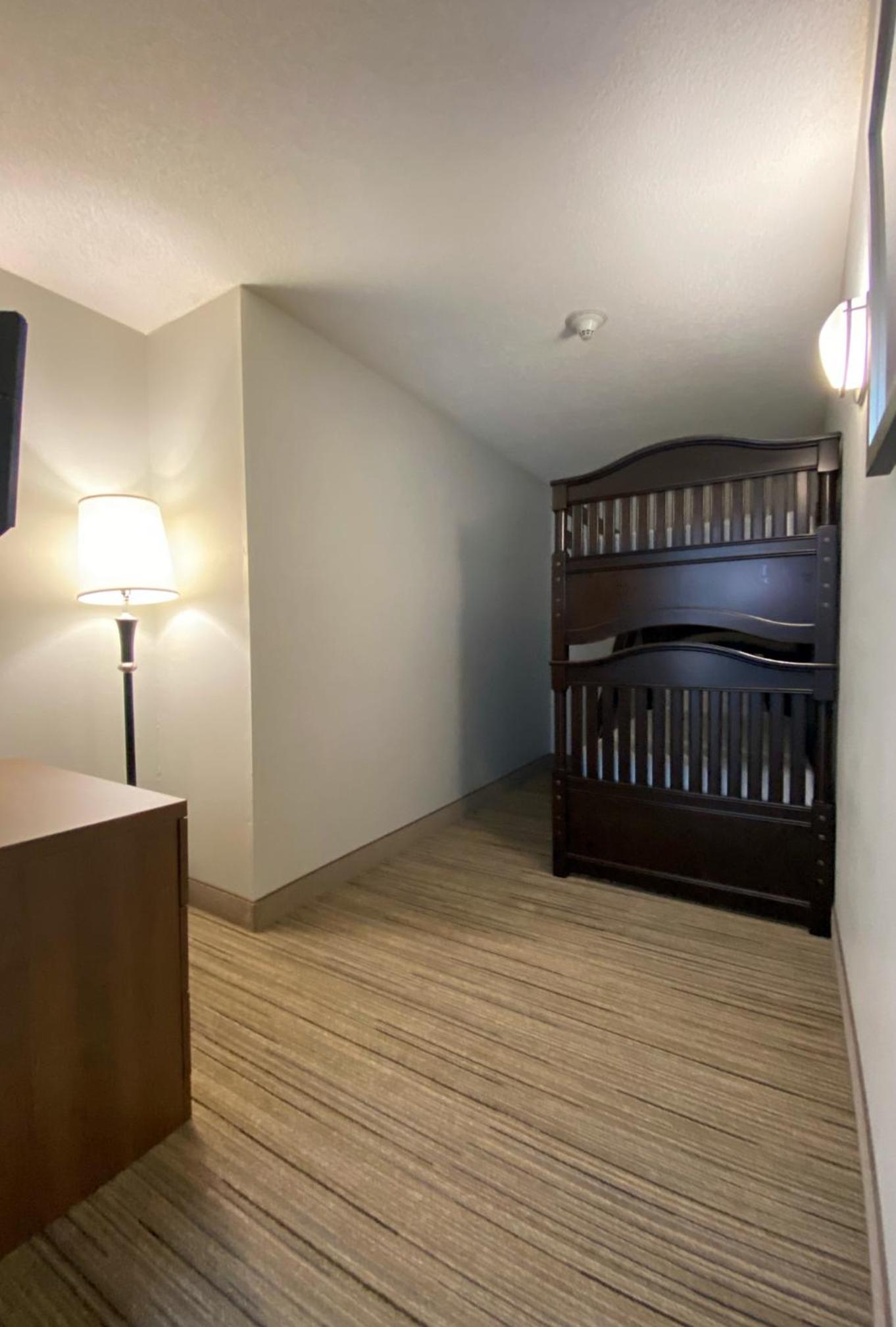 Somerset Vacations - Holiday Inn Express Hotel  Suites Somerset Central, an IHG Hotel - Property Image 57