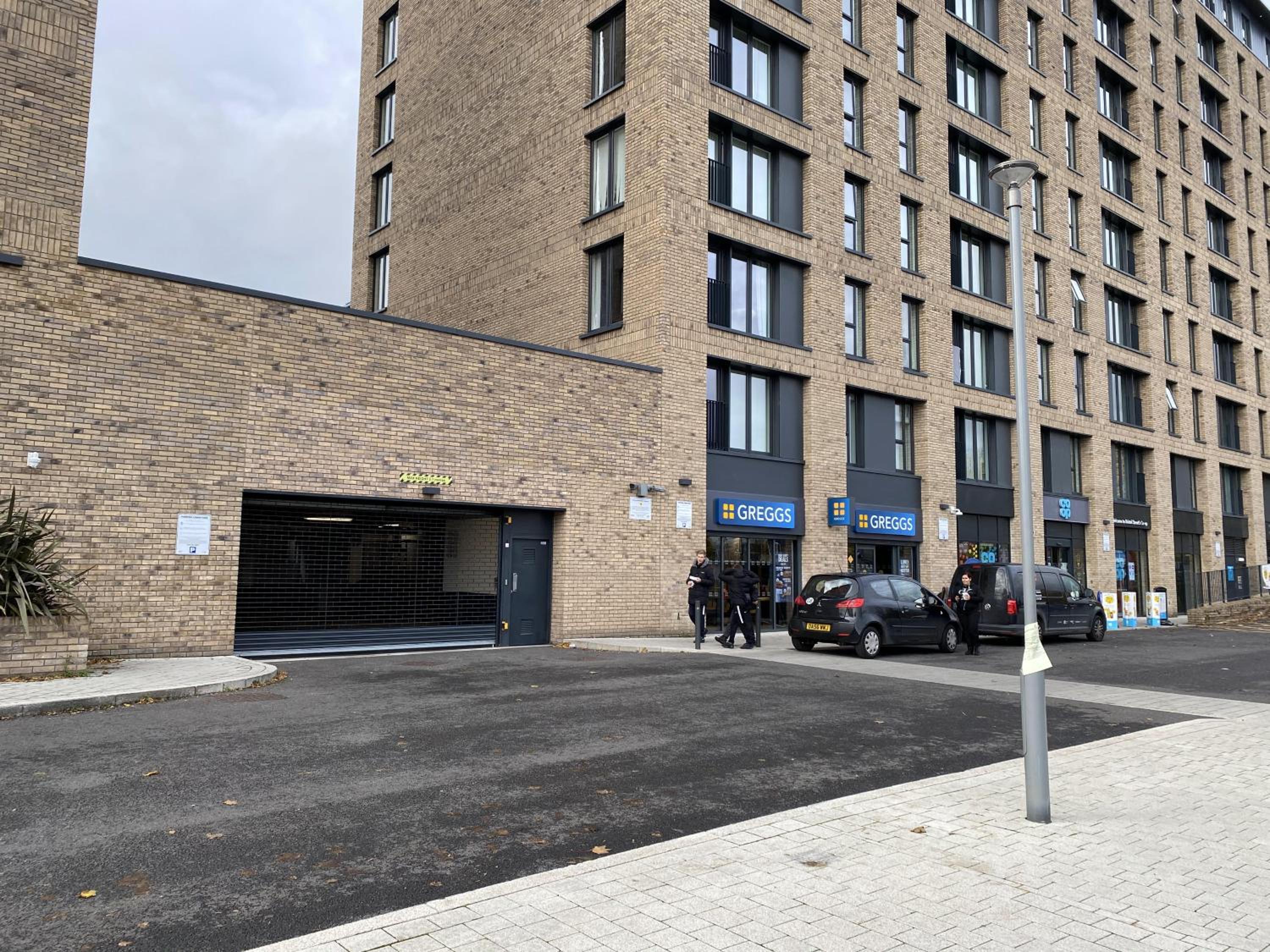 Modern 2 Bed Apt in Edgbaston with City Views & Parking view 4