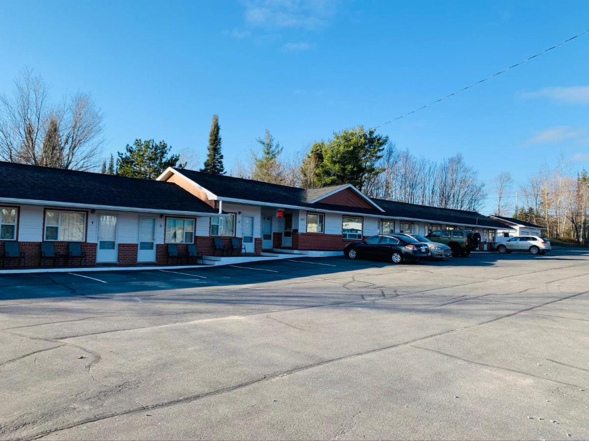 North Bay Vacations - Bo-Mark Motel - Property Image 1