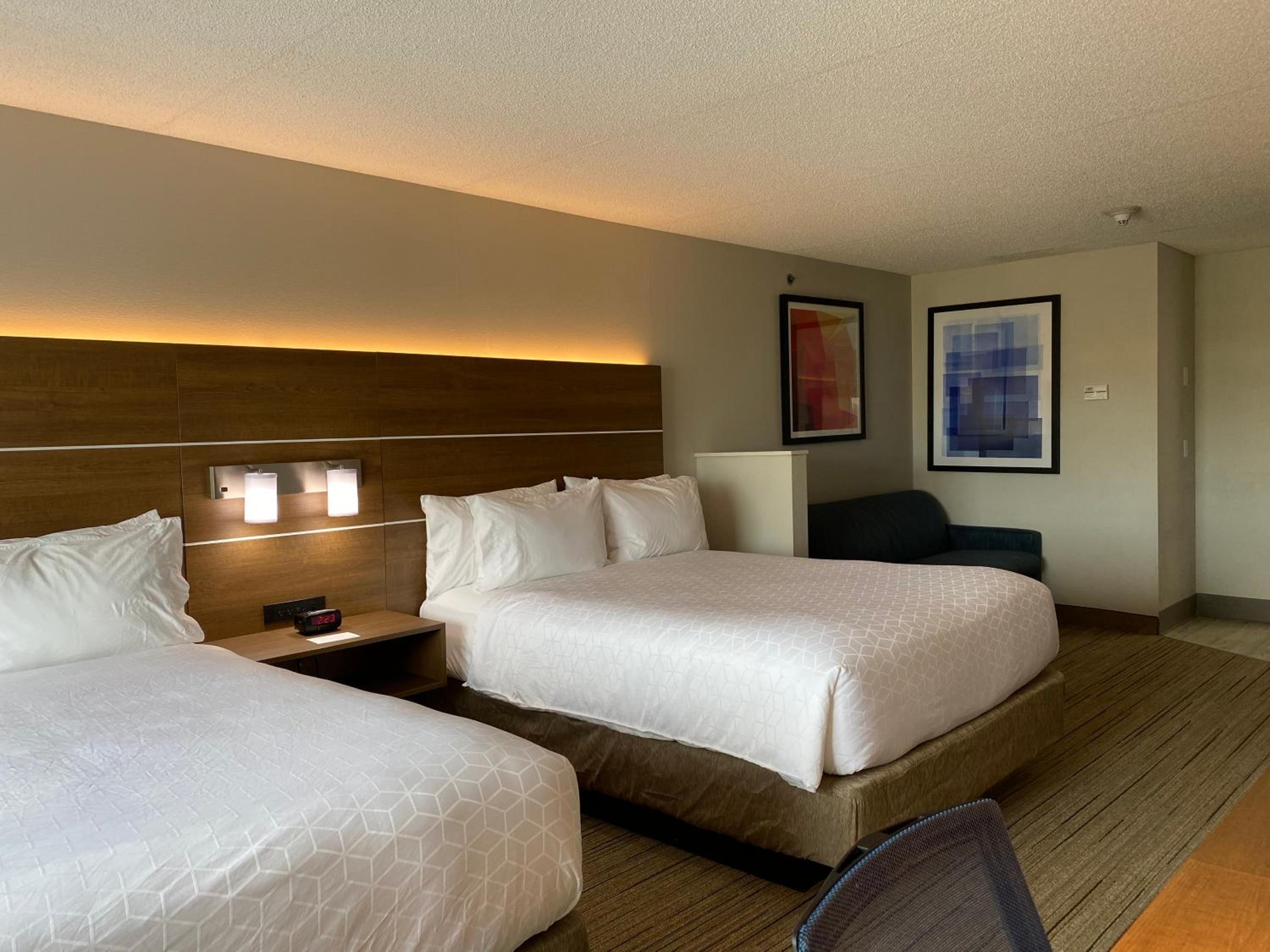Somerset Vacations - Holiday Inn Express Hotel  Suites Somerset Central, an IHG Hotel - Property Image 4