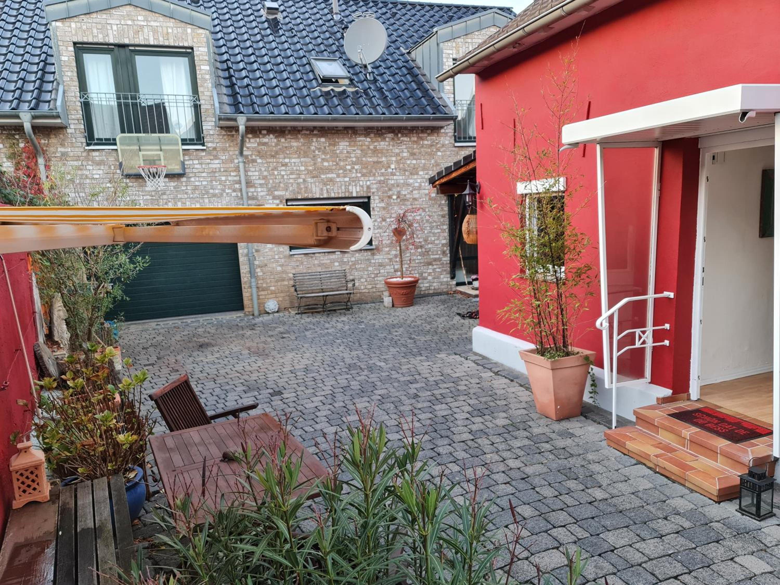 Schönste Lage am Rhein in unmittelbarer Stadtnähe, B & B