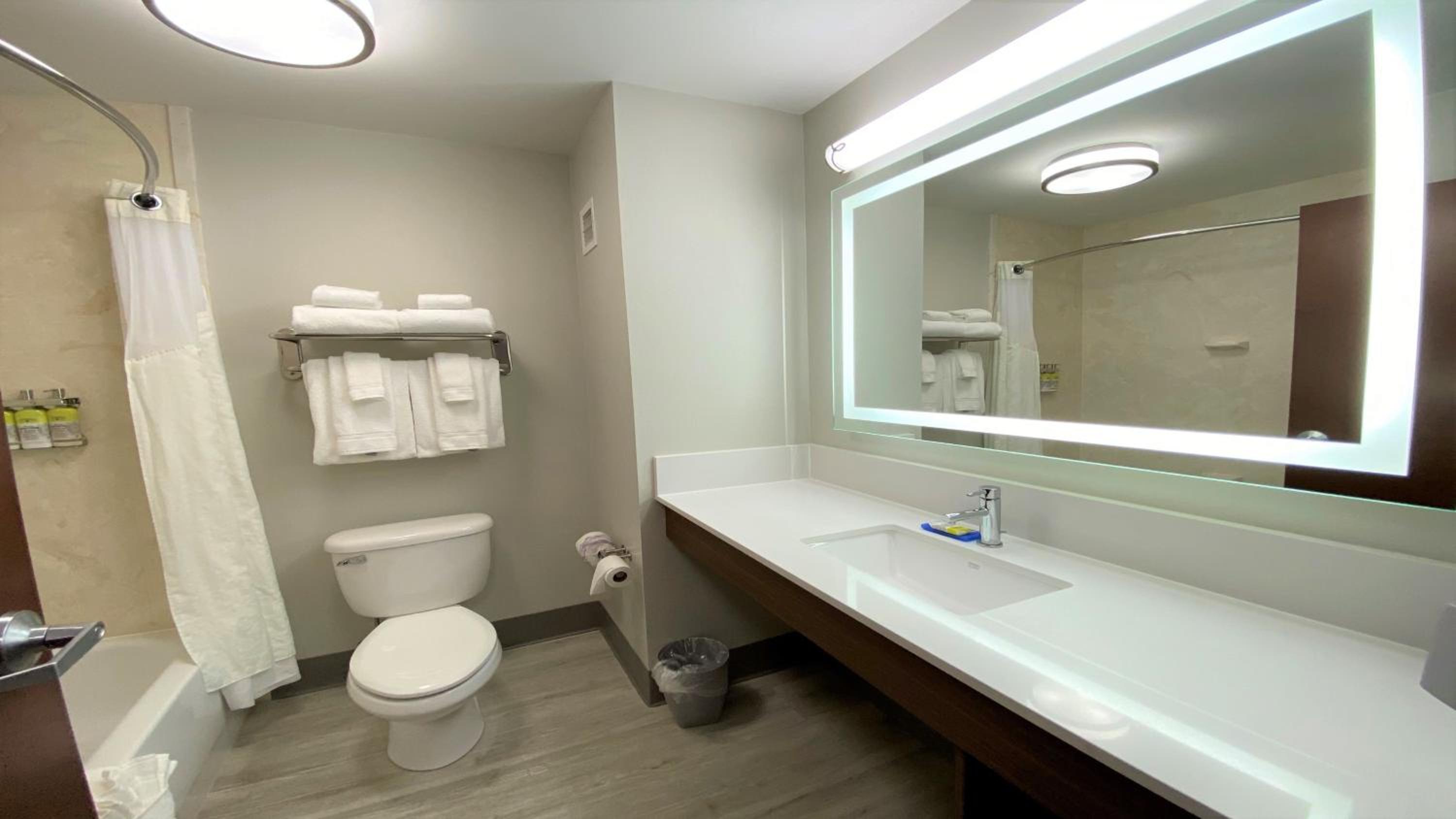 Somerset Vacations - Holiday Inn Express Hotel  Suites Somerset Central, an IHG Hotel - Property Image 71