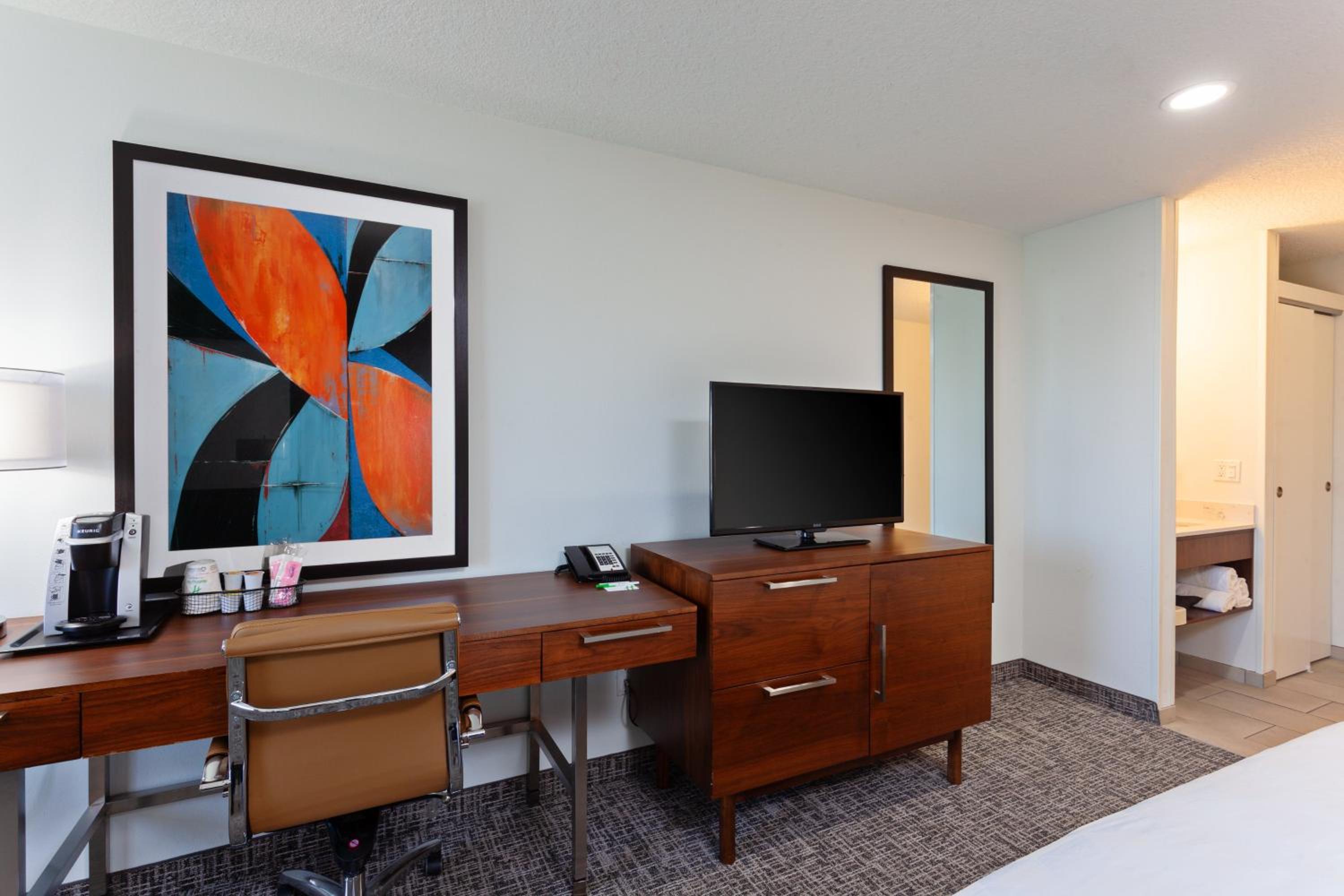 Holiday Inn  Suites San Mateo - SFO, an IHG Hotel - Property Image 2