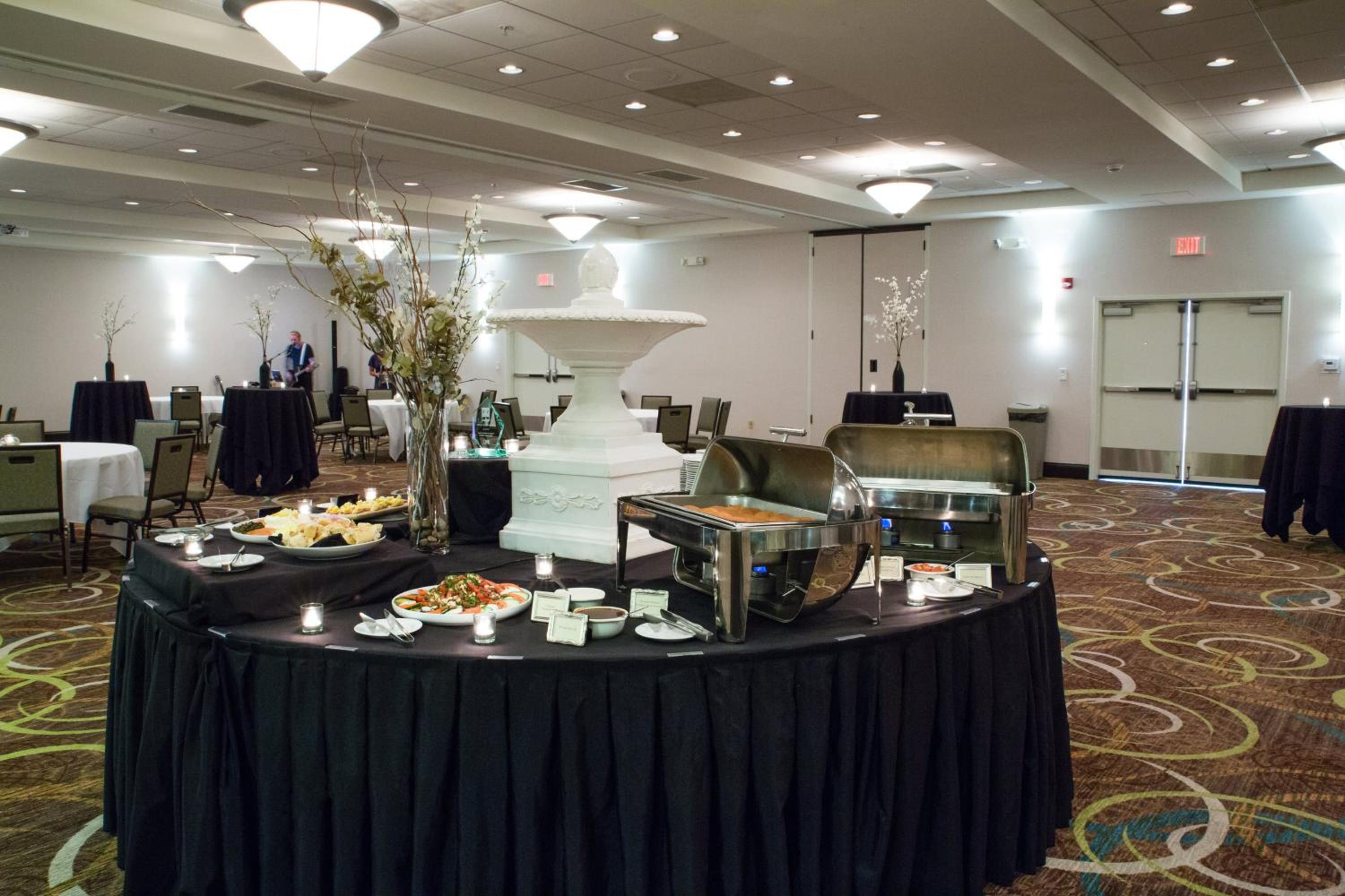 Bloomington Vacations - Holiday Inn Hotel  Suites Bloomington Airport, an IHG Hotel - Property Image 65