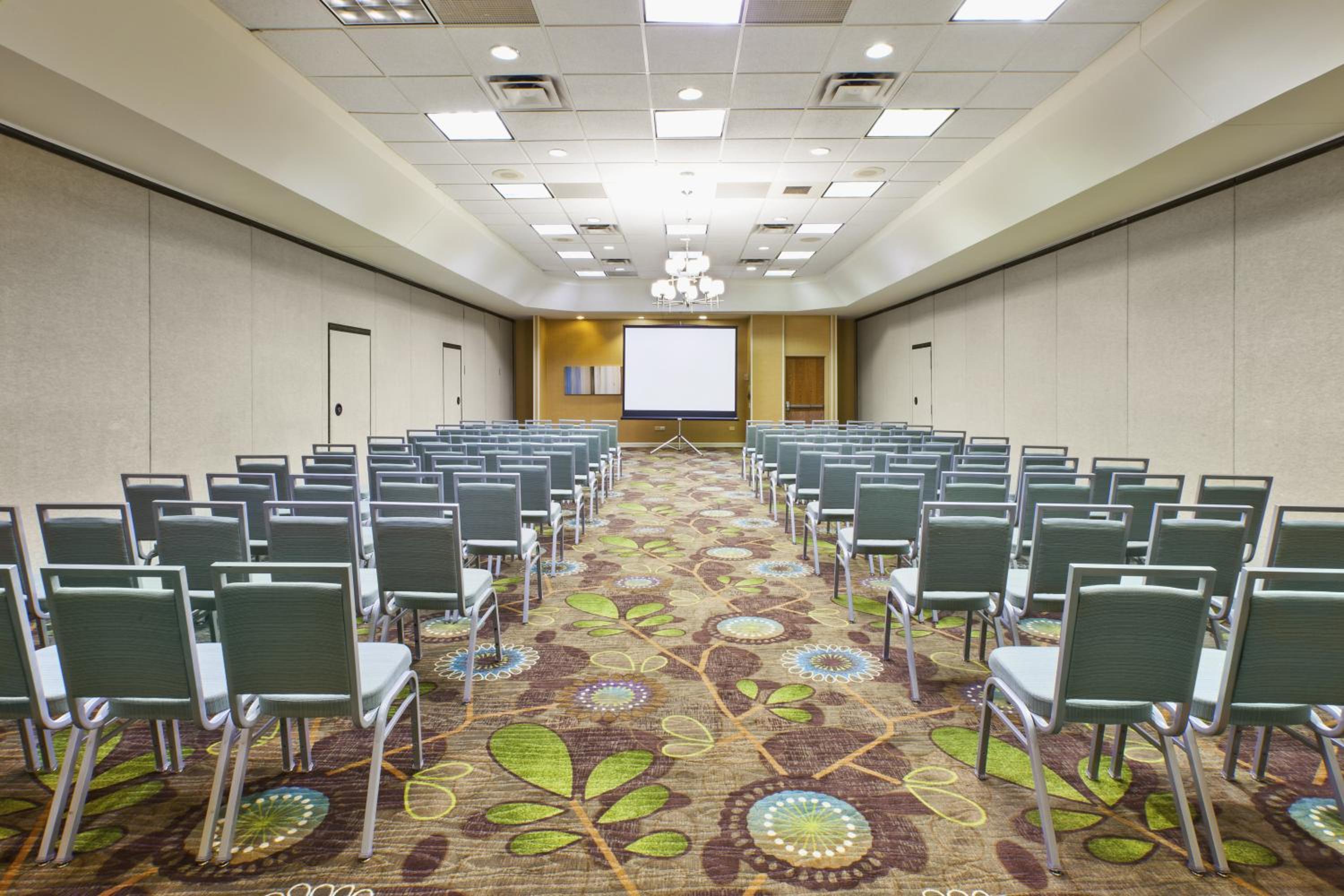 Bolingbrook Vacations - Holiday Inn  Suites Bolingbrook, an IHG Hotel - Property Image 8