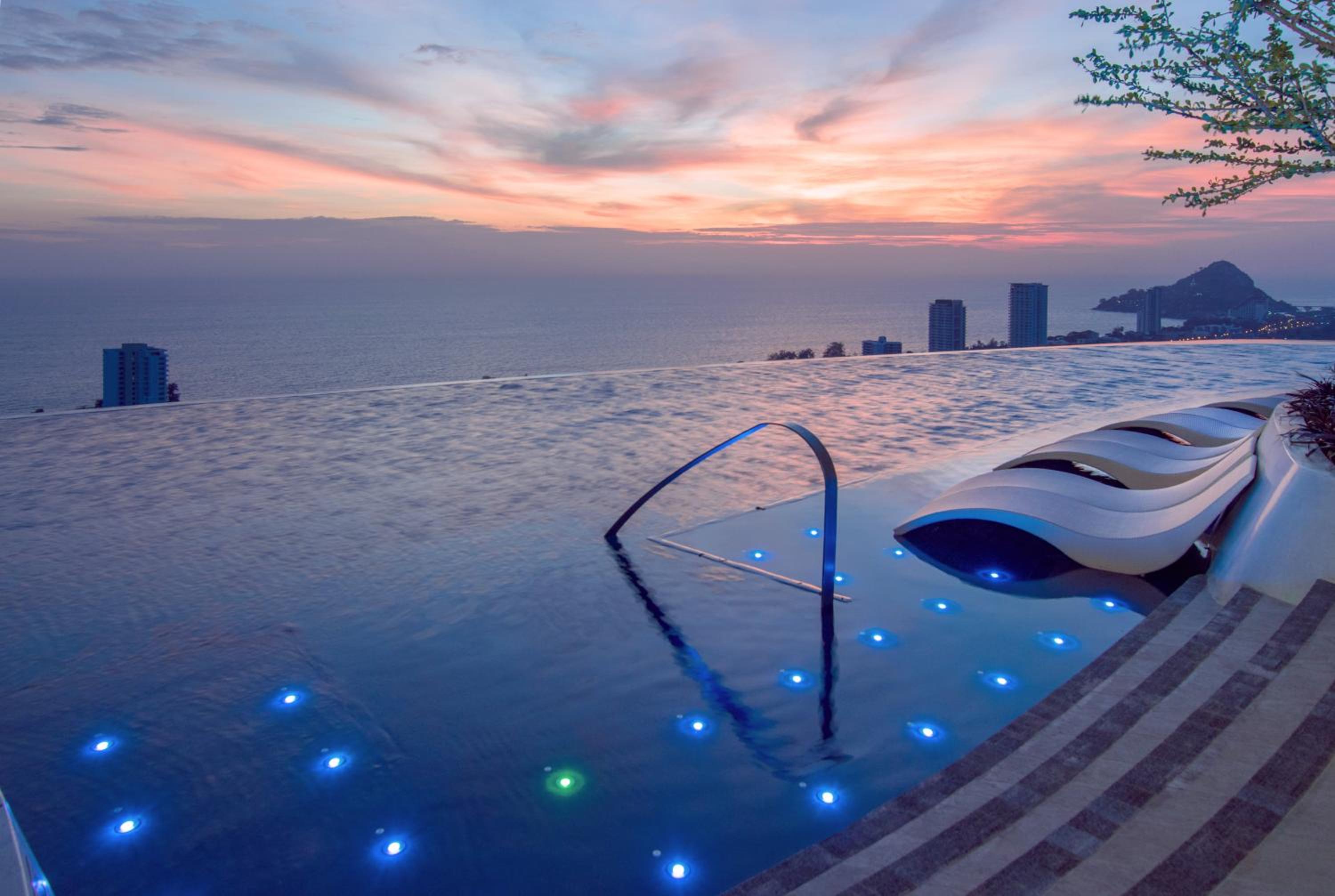 Holiday Inn Resort Vana Nava Hua Hin, an IHG Hotel
