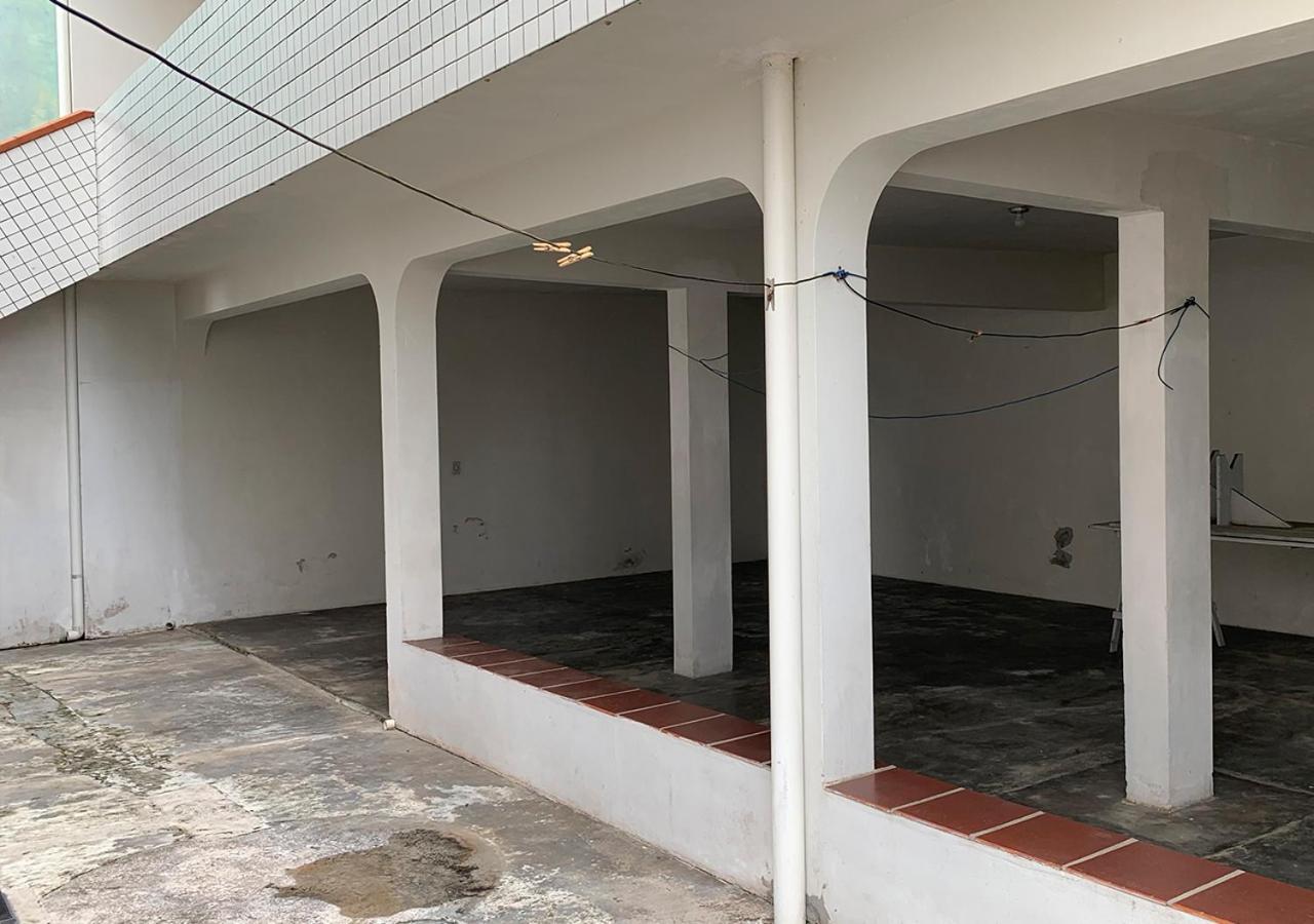 Casa de praia com boa ventilação garagem coberta para 3 carros 50m da praia
