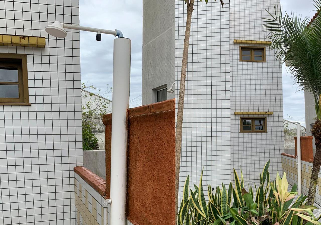 Casa de praia com boa ventilação garagem coberta para 3 carros 50m da praia
