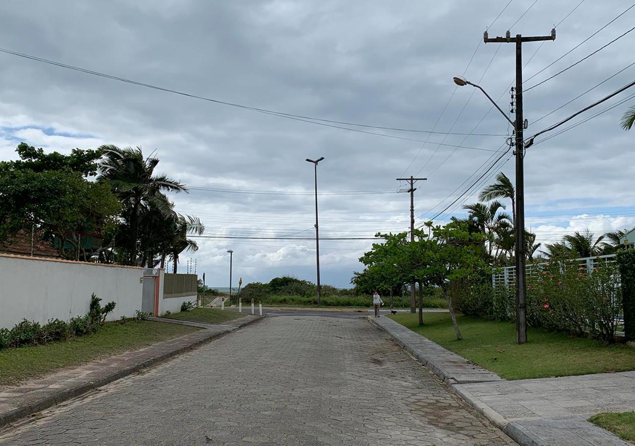 Casa de praia com boa ventilação garagem coberta para 3 carros 50m da praia
