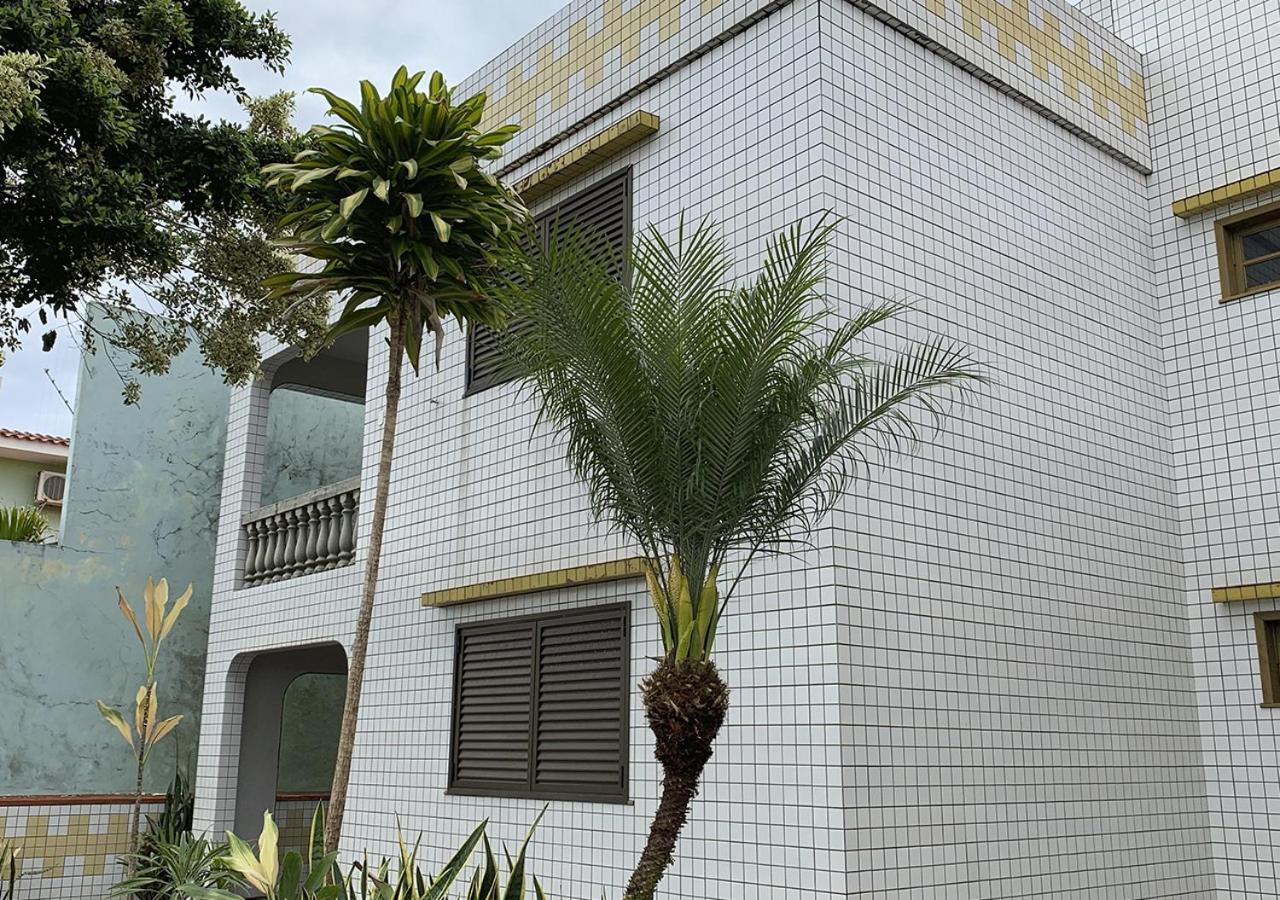 Casa de praia com boa ventilação garagem coberta para 3 carros 50m da praia