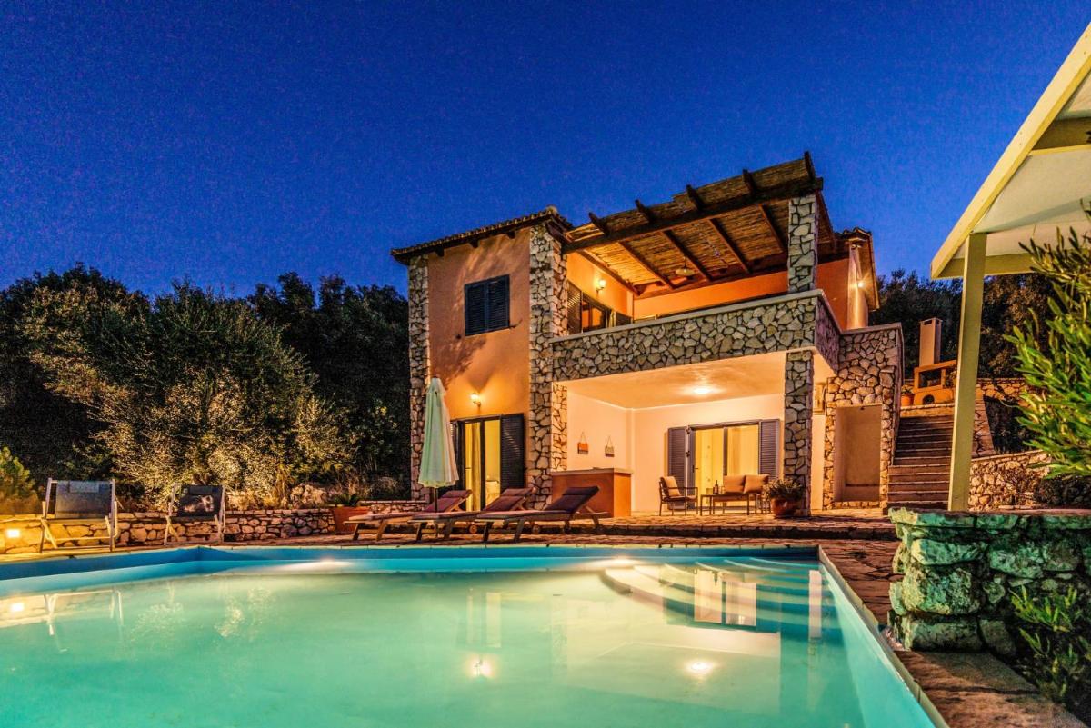 SivotaBayVillas Lefkada - 3 bedrooms villas with sea view & private pool