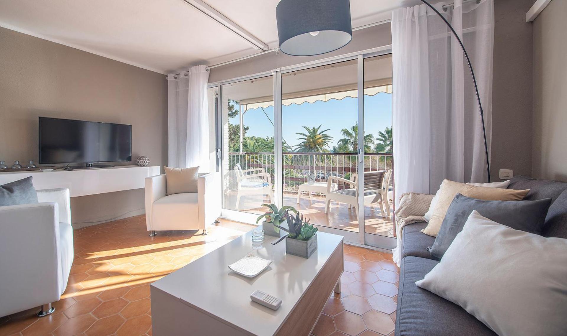 TarracoHomes-TH123 Apartment with sea view terrace in Cala Romana view 5