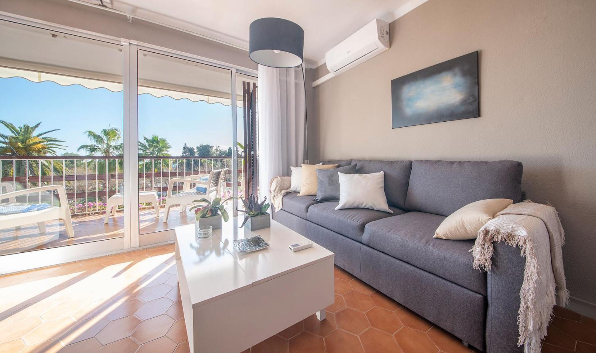TarracoHomes-TH123 Apartment with sea view terrace in Cala Romana view 3
