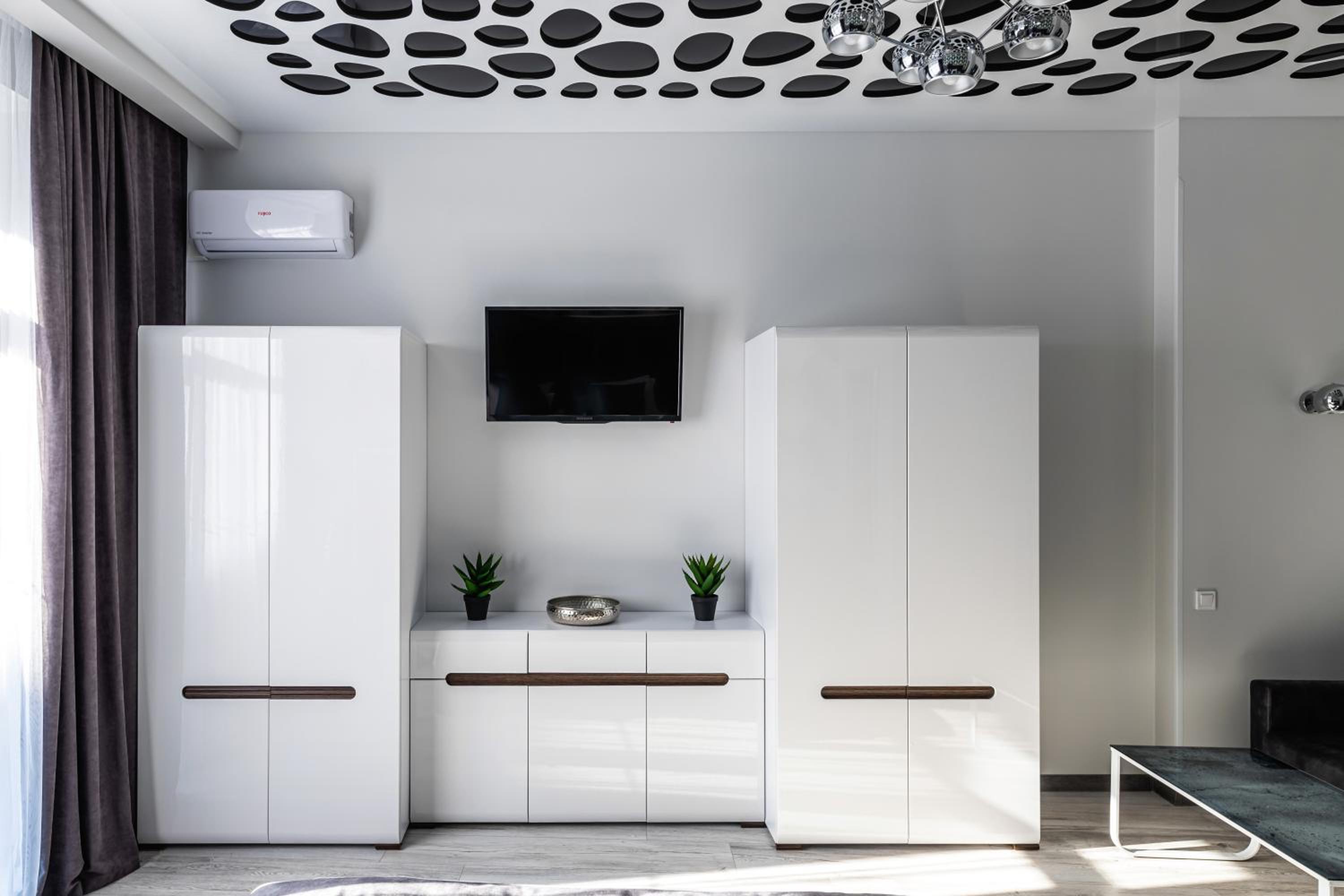 Levia apartment-with 2 bedrooms in the old town view 2