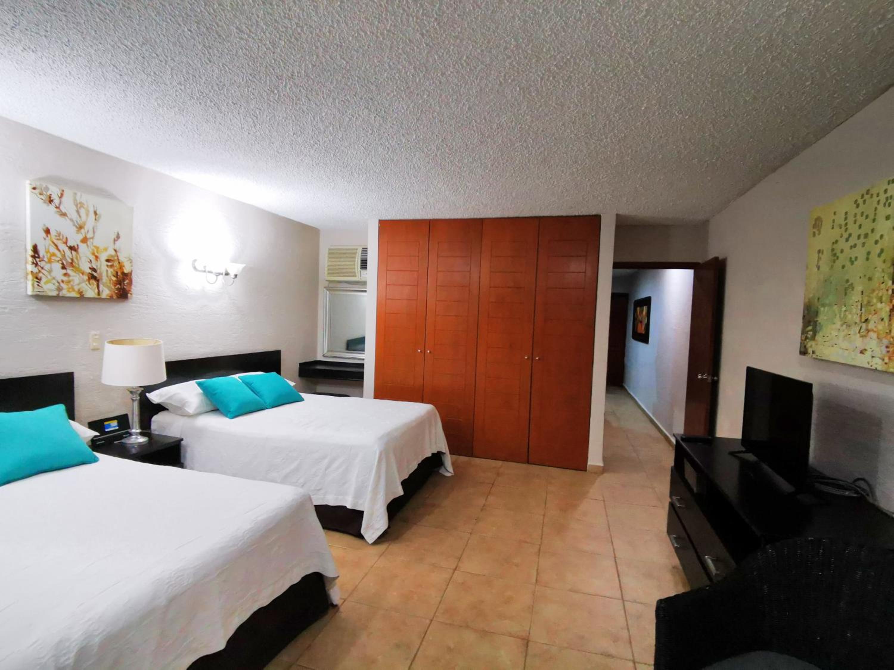 Brisas Beachfront Studios in Hotel Zone