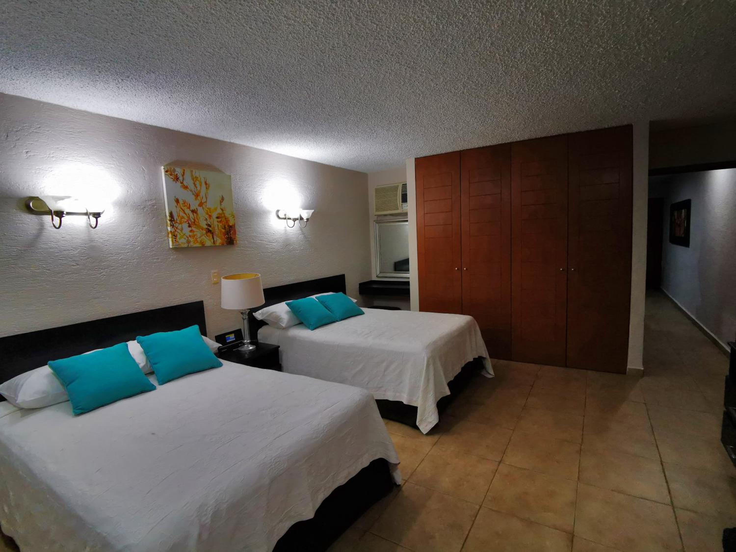 Brisas Beachfront Studios in Hotel Zone