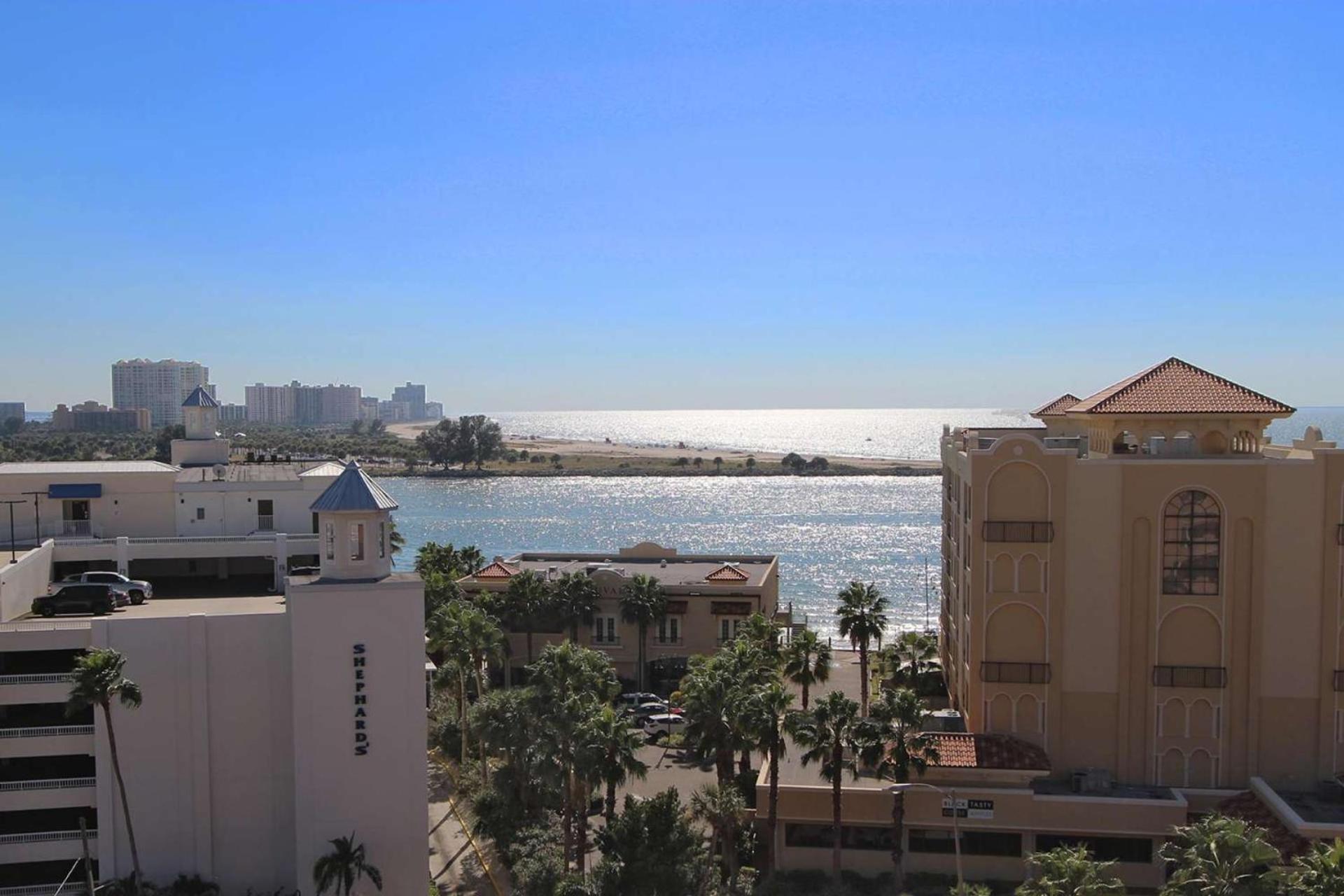 806 Harborview Grande