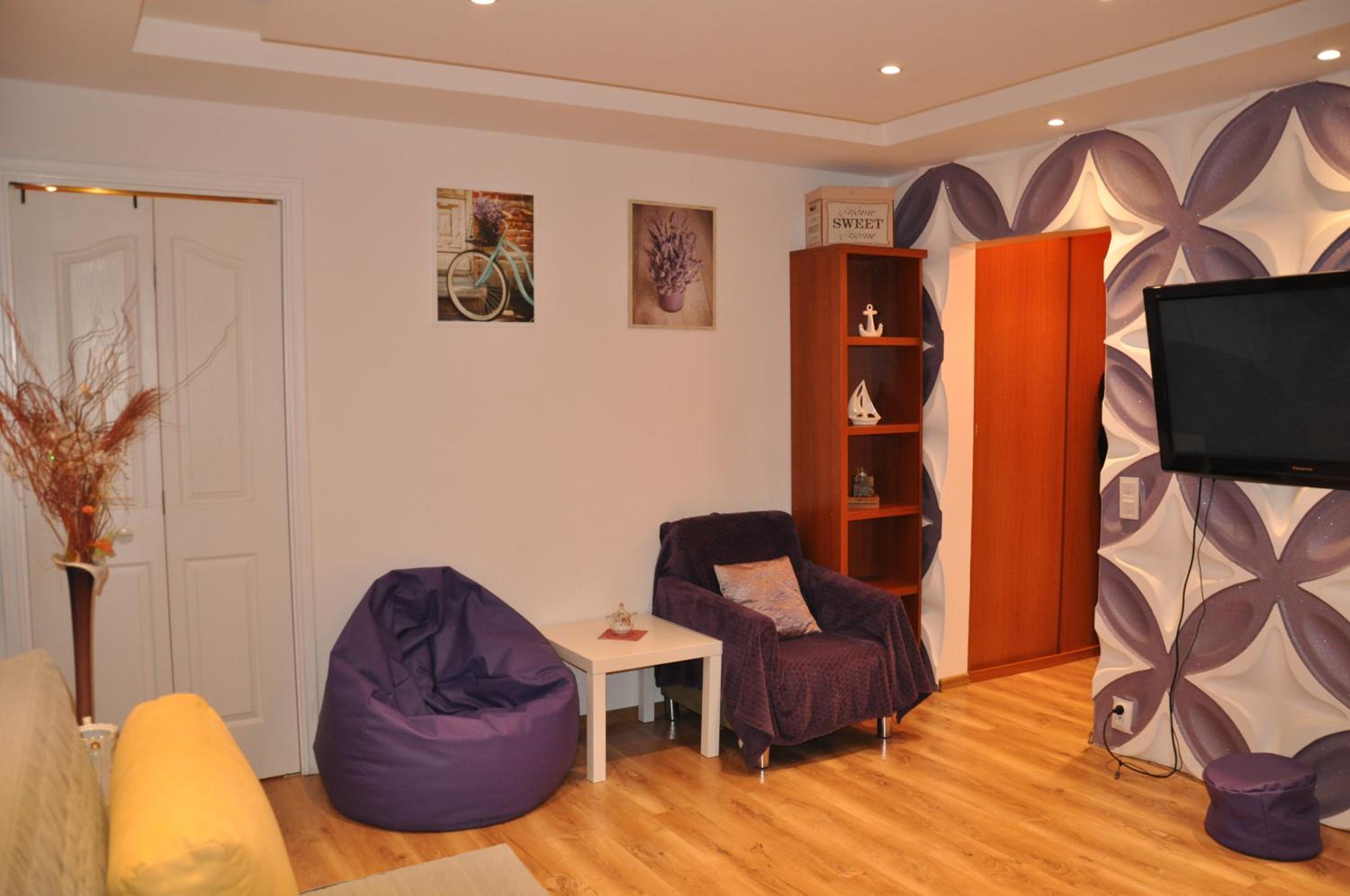 Lawendowe światło - przy stacji Metra, photo 10